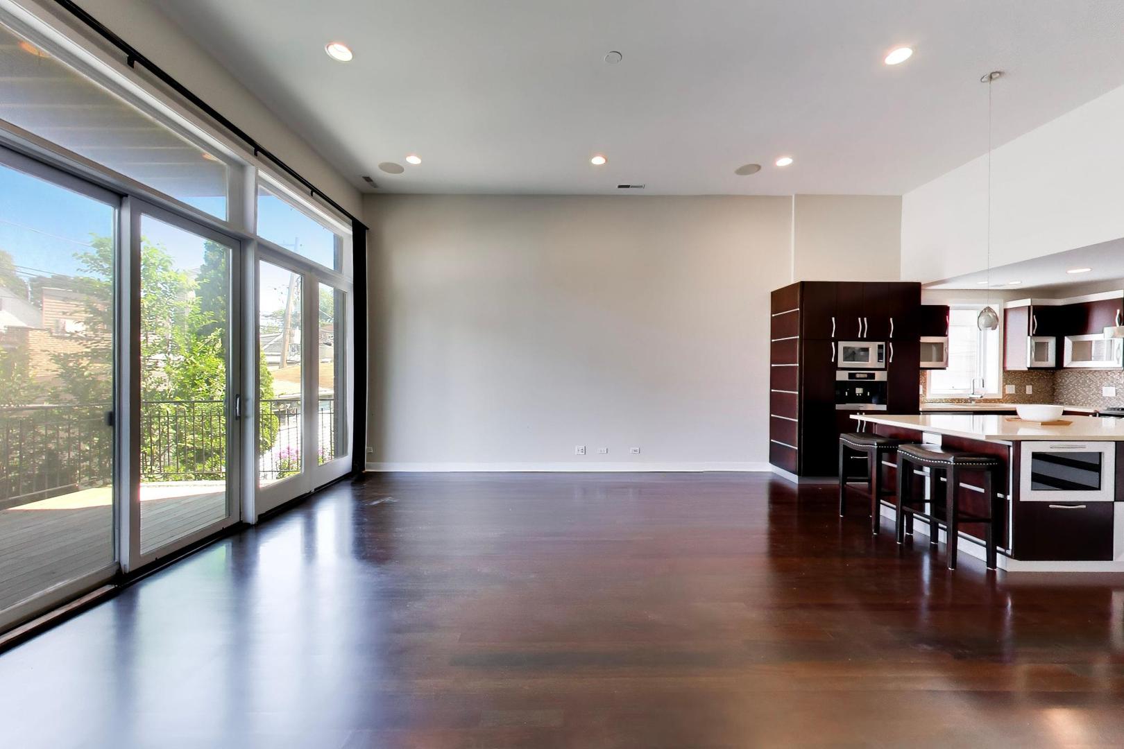 3045 N CLYBOURN Avenue Unit: 2