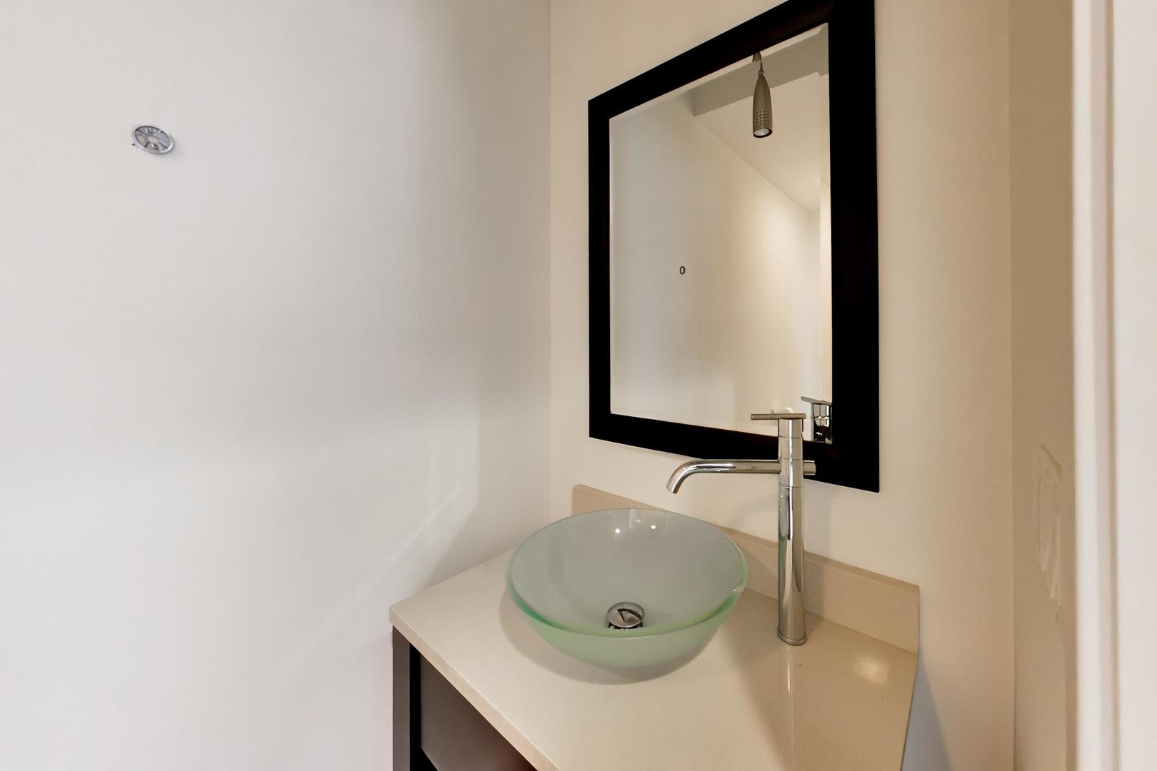 3045 N CLYBOURN Avenue Unit: 2