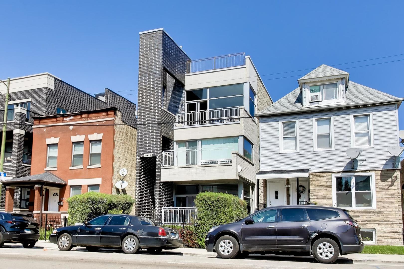 3045 N CLYBOURN Avenue Unit: 2