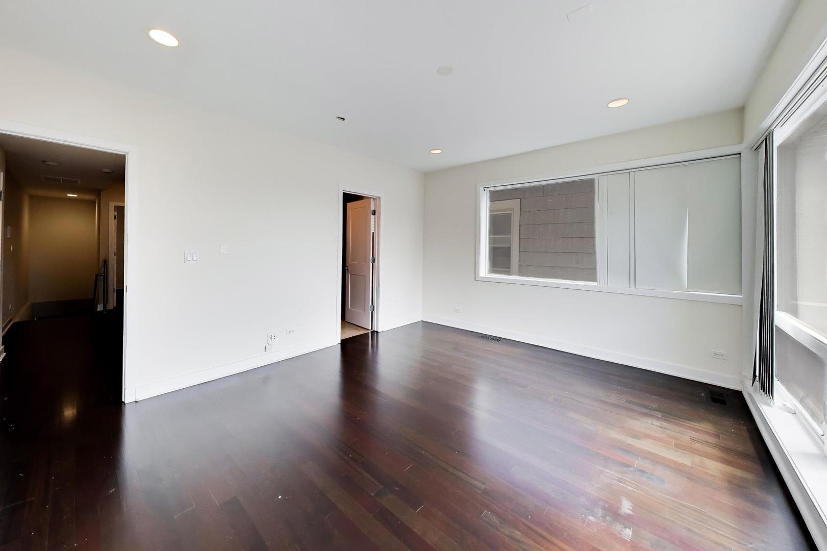 3045 N CLYBOURN Avenue Unit: 2