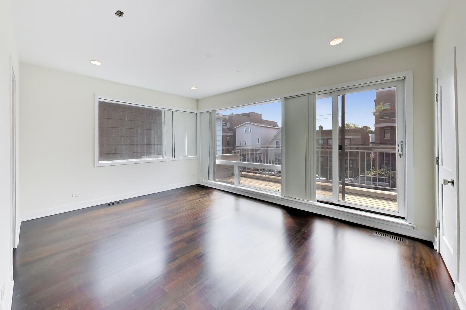 3045 N CLYBOURN Avenue Unit: 2