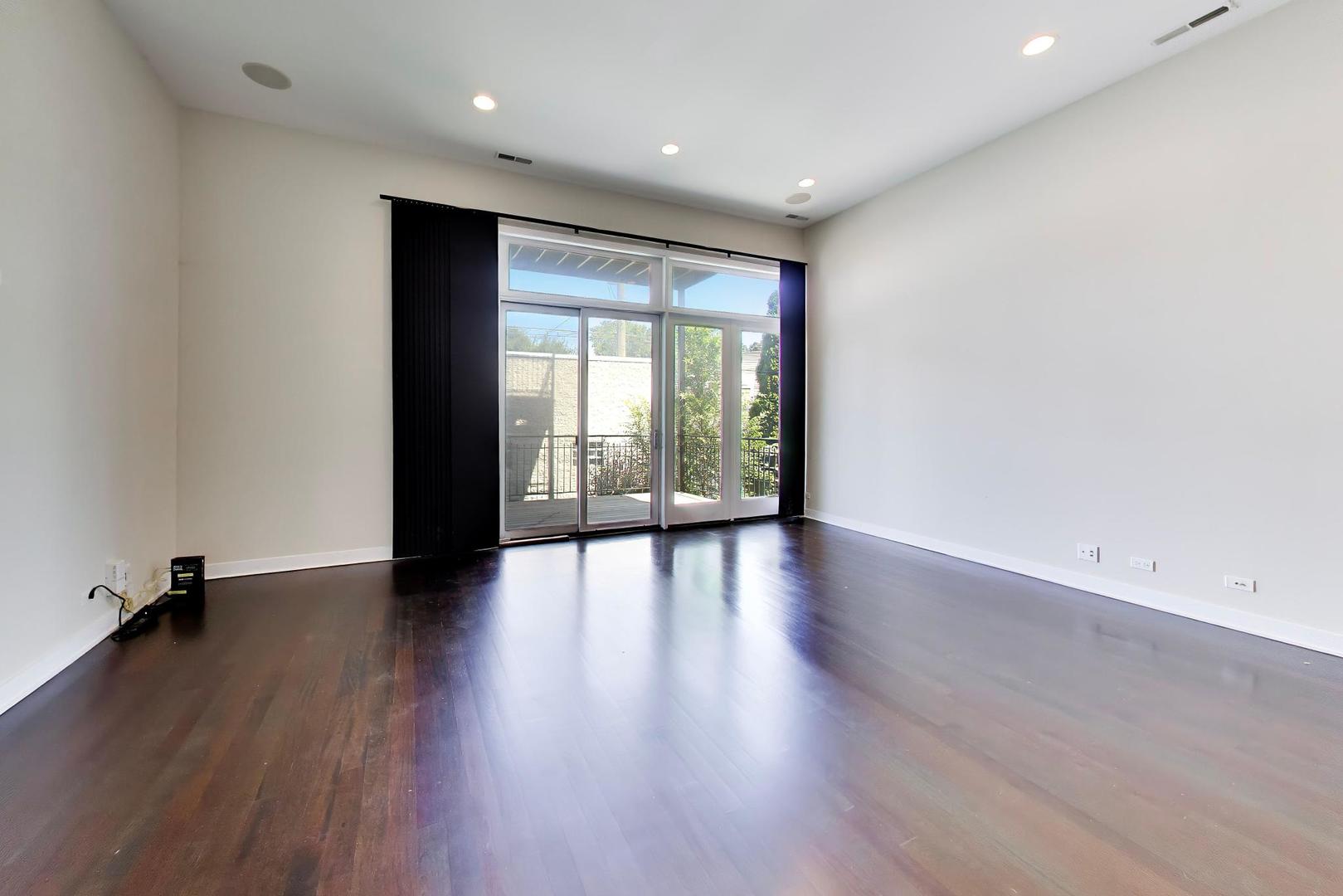 3045 N CLYBOURN Avenue Unit: 2