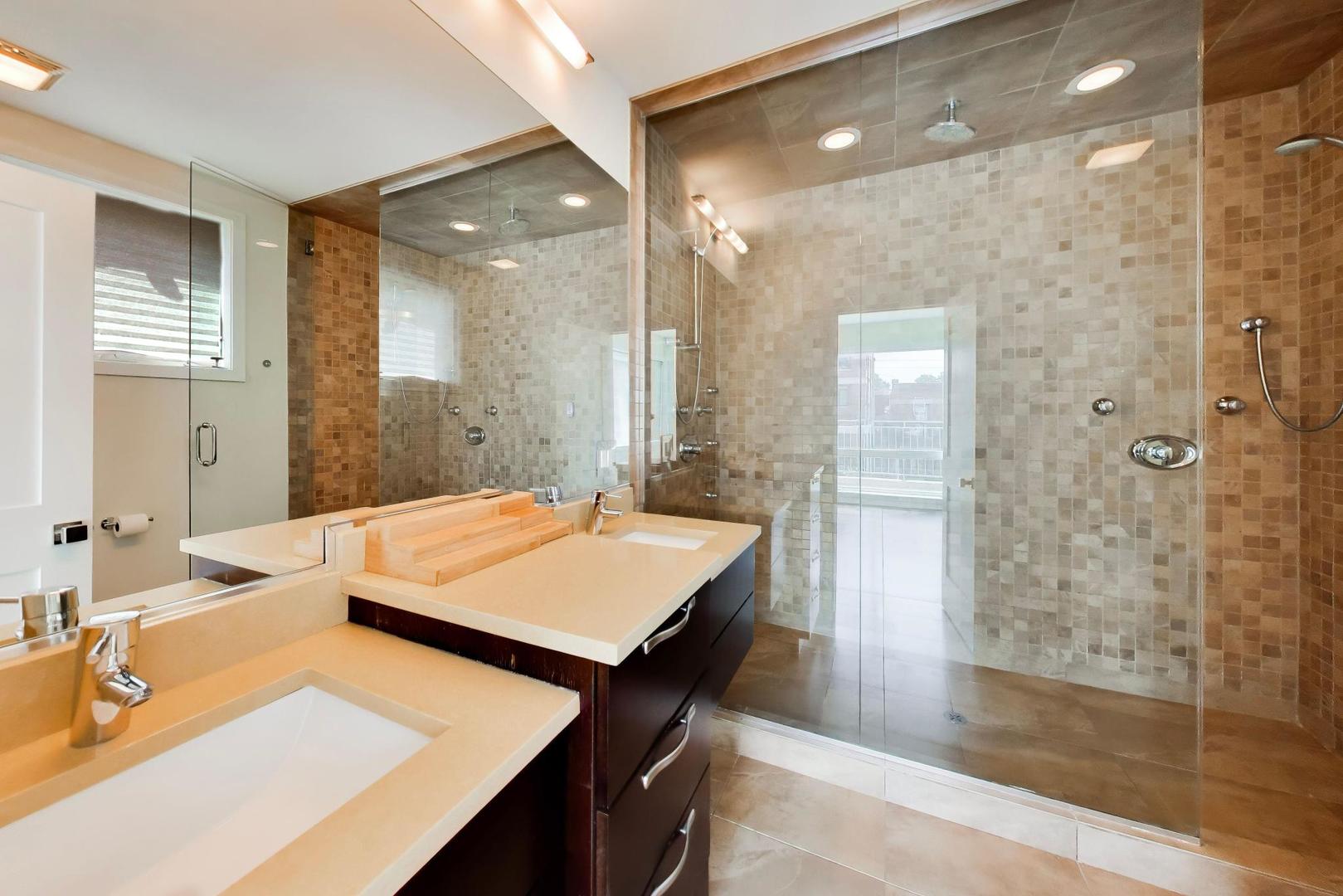 3045 N CLYBOURN Avenue Unit: 2