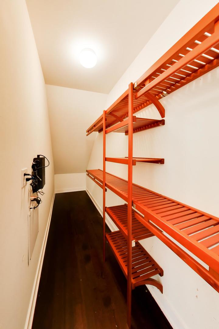 3045 N CLYBOURN Avenue Unit: 2