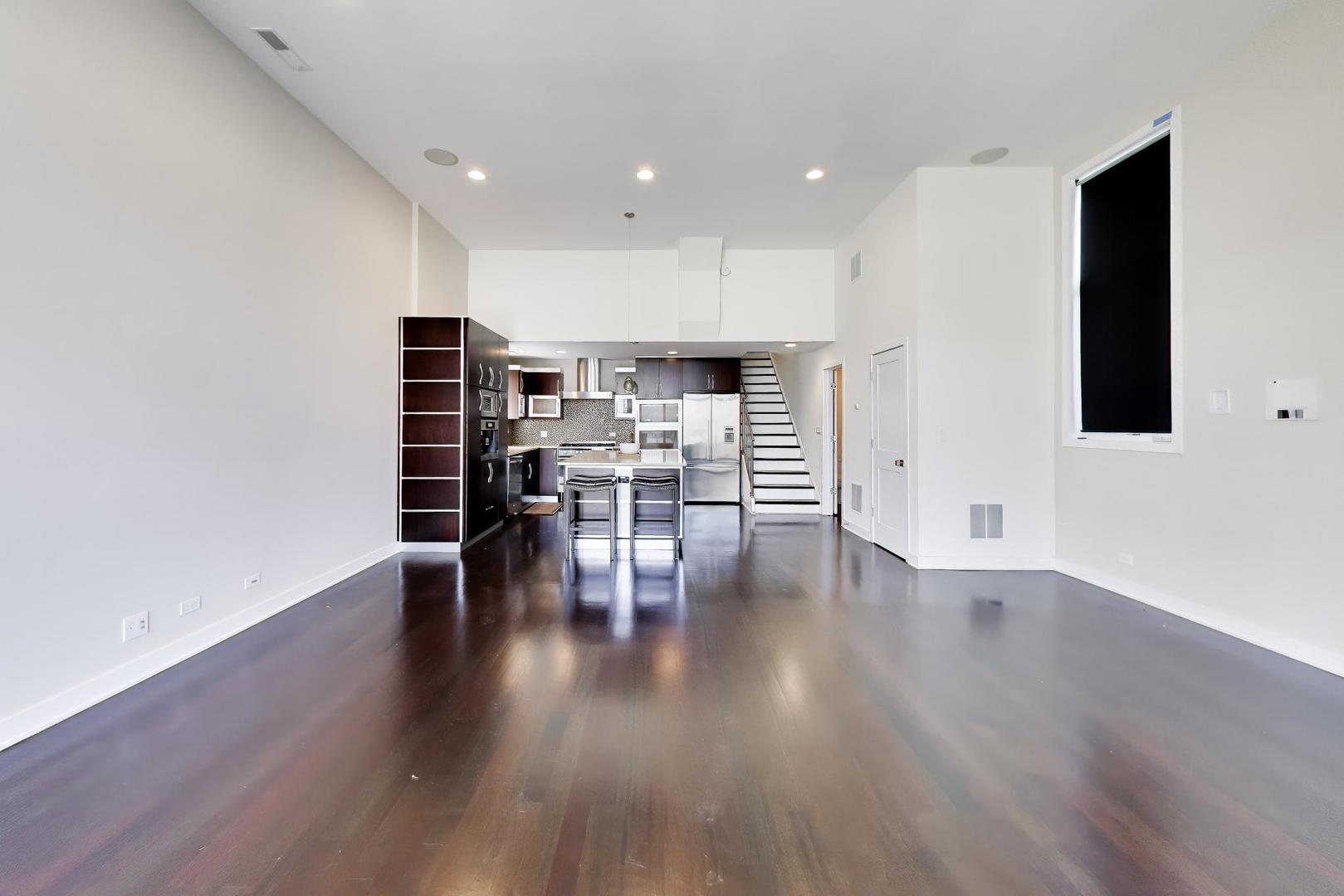 3045 N CLYBOURN Avenue Unit: 2