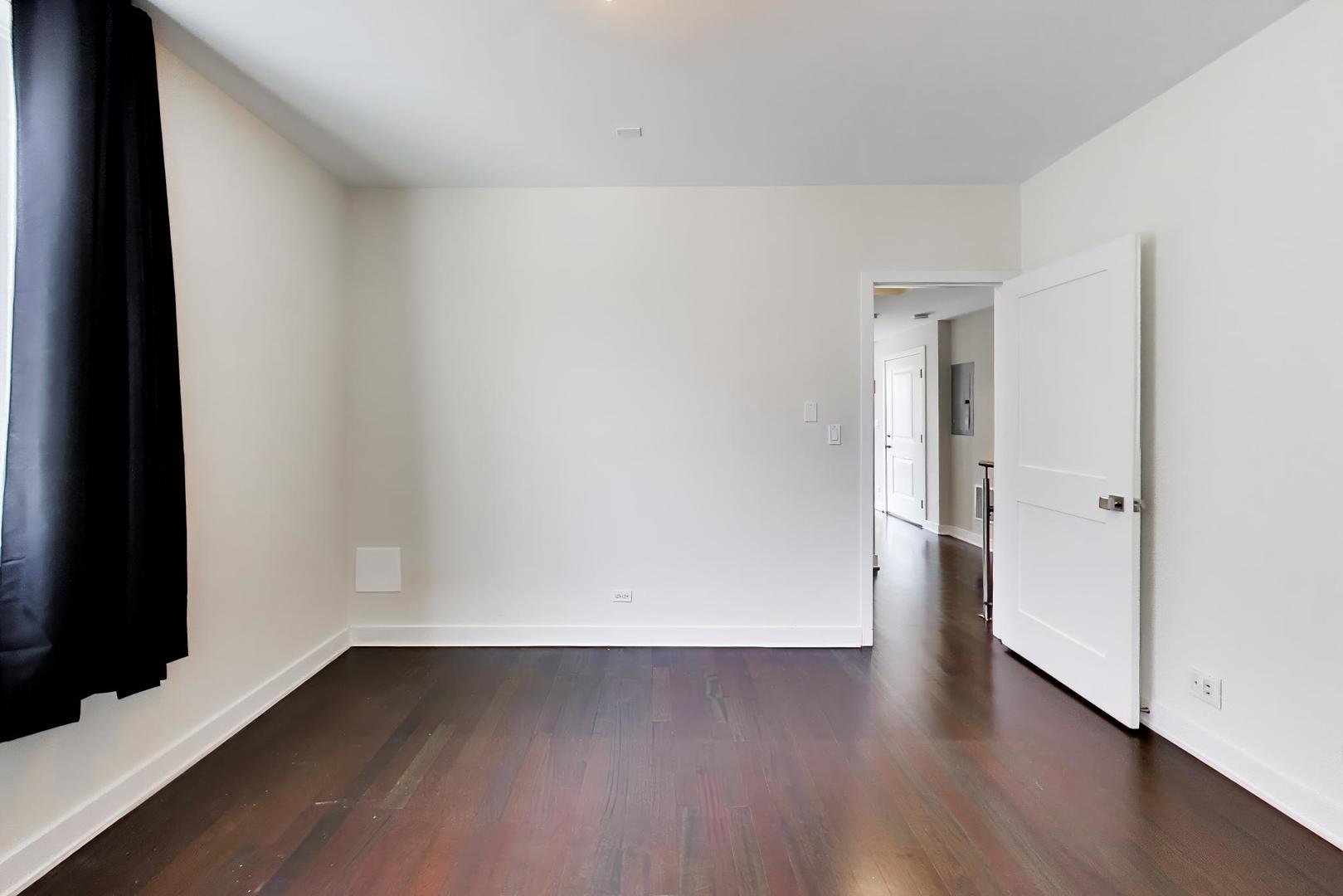 3045 N CLYBOURN Avenue Unit: 2