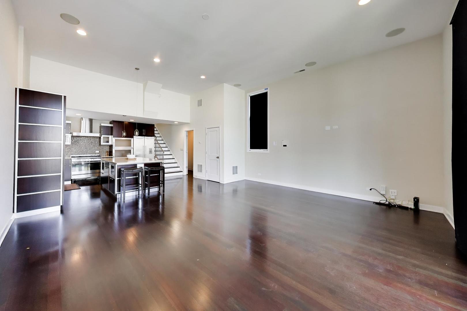 3045 N CLYBOURN Avenue Unit: 2