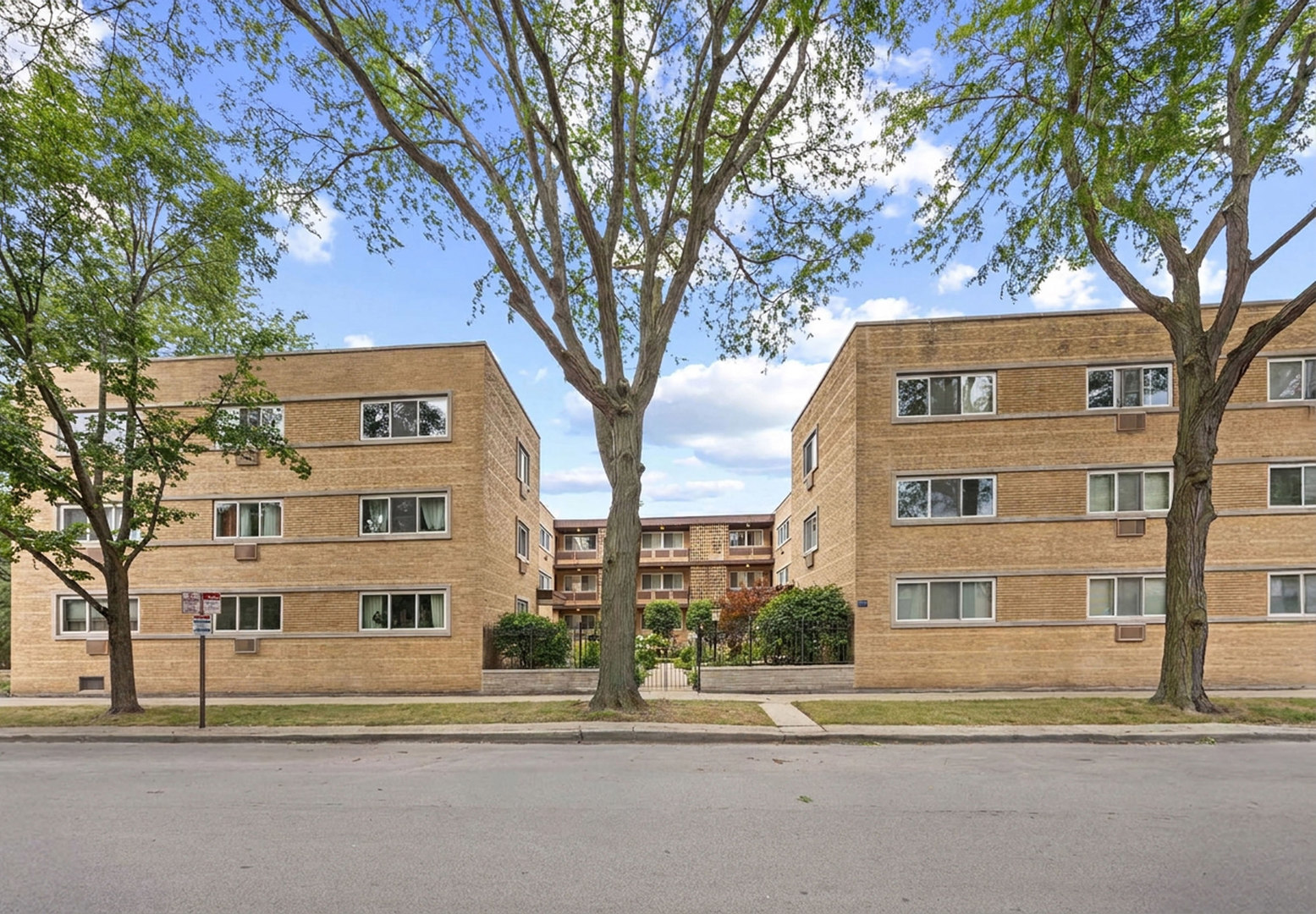 1933 Harrison Street Unit: 3B