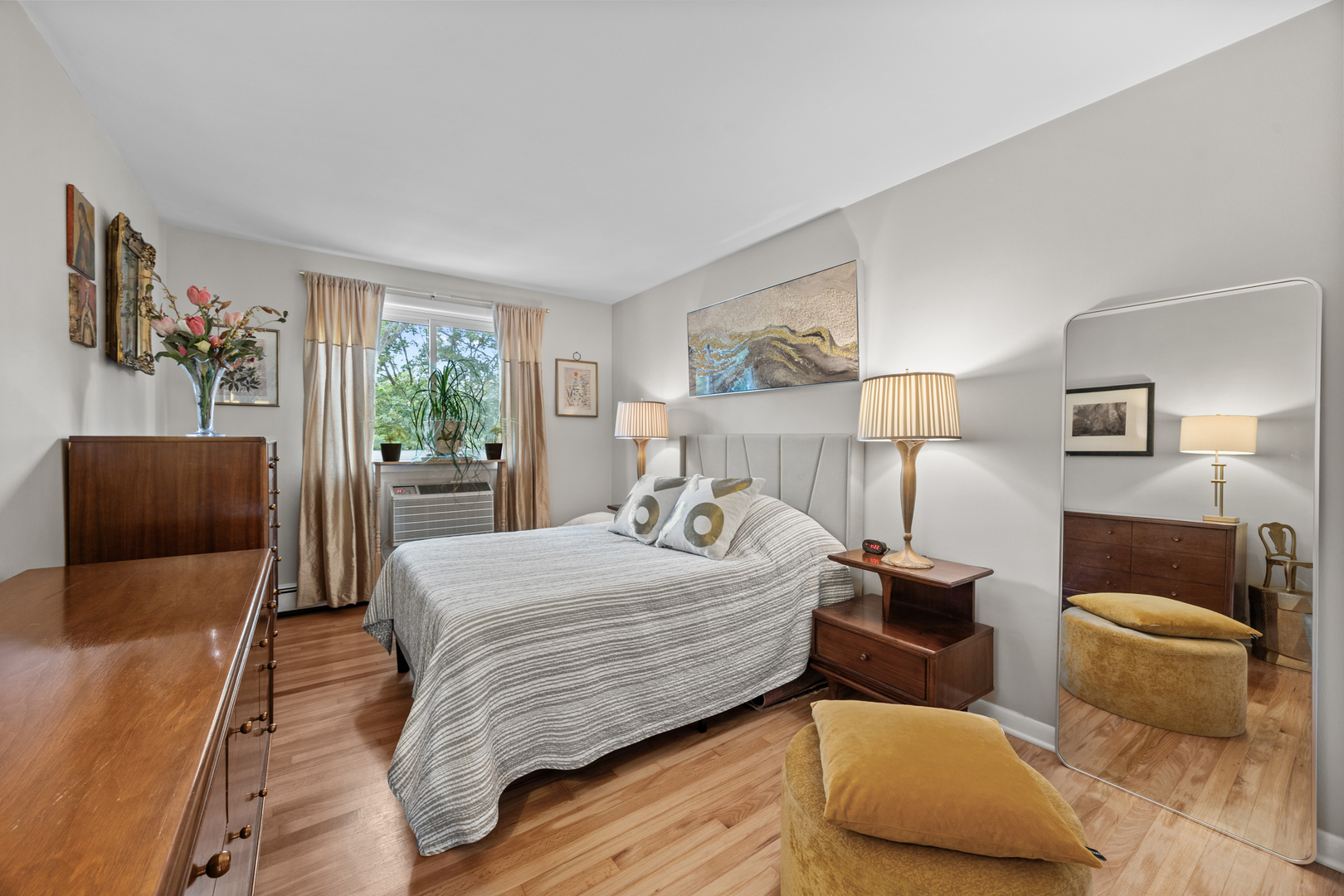 1933 Harrison Street Unit: 3B