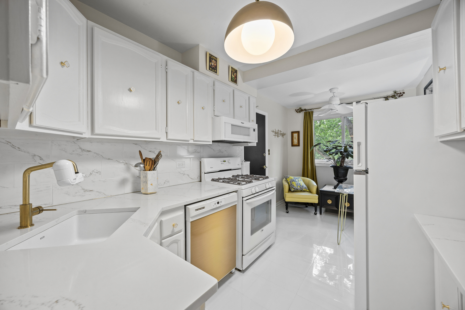 1933 Harrison Street Unit: 3B
