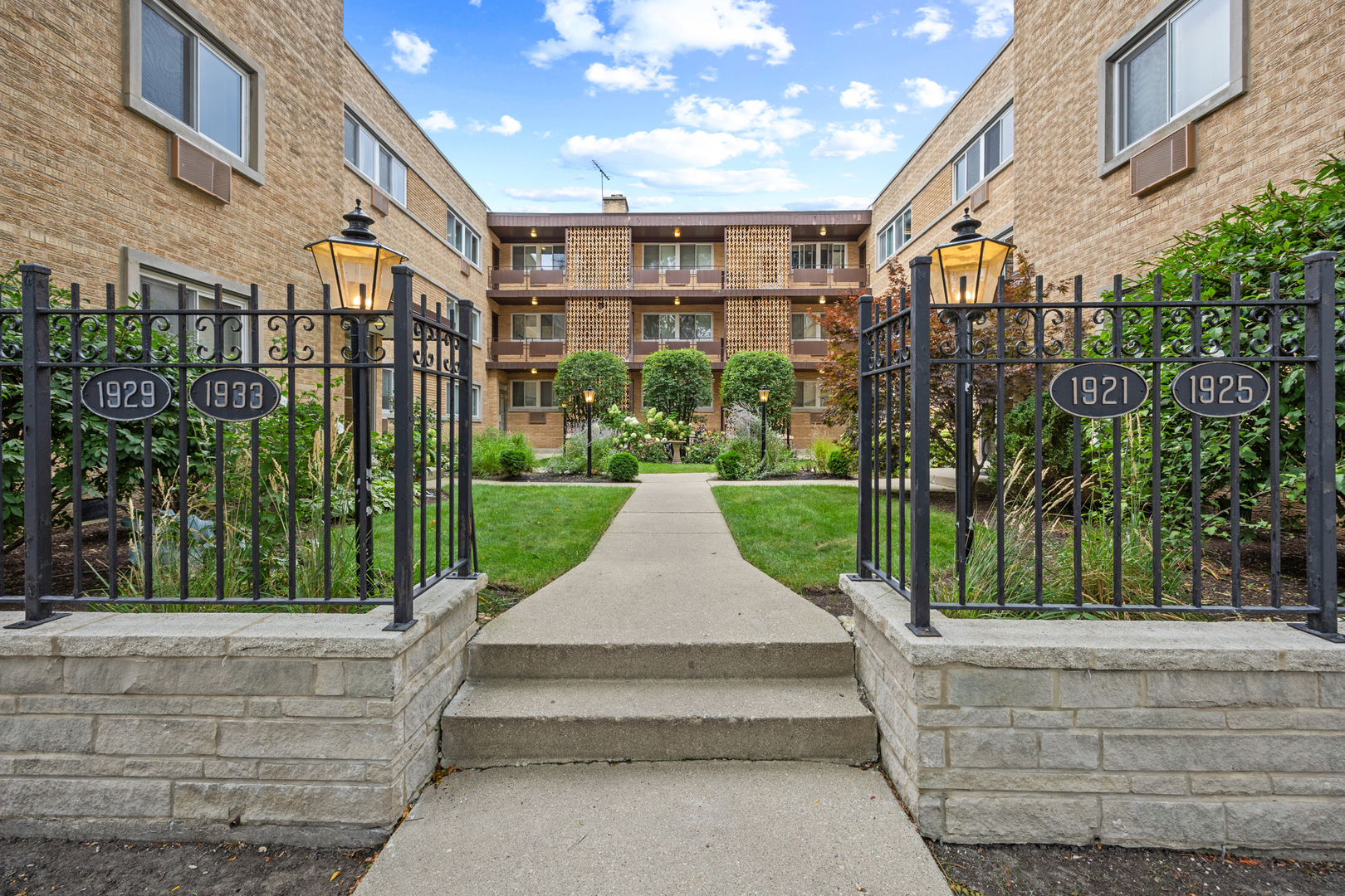 1933 Harrison Street Unit: 3B