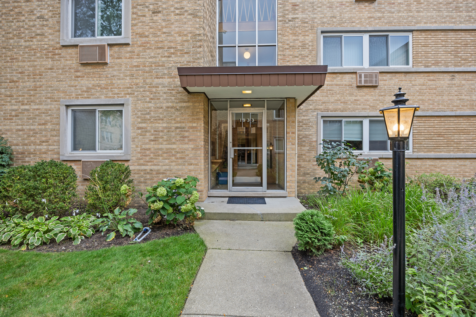 1933 Harrison Street Unit: 3B