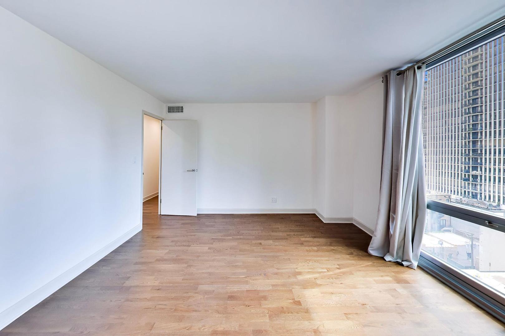 21 W Goethe Street Unit: 10L