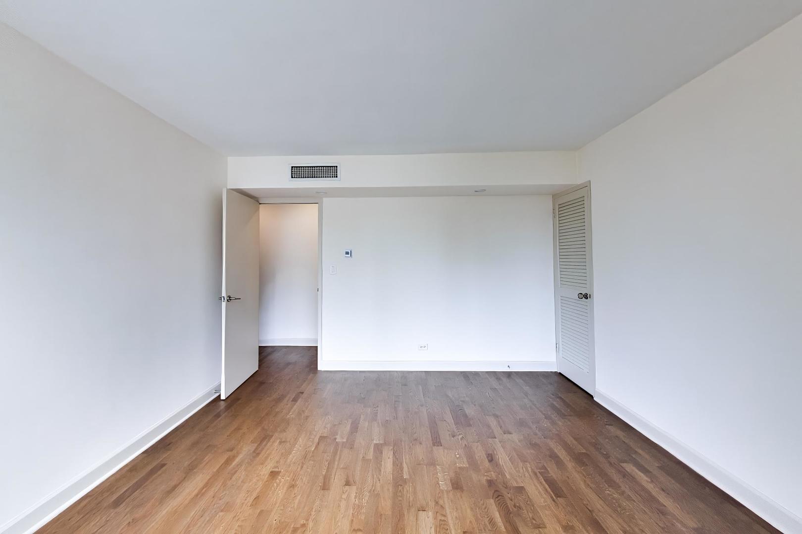 21 W Goethe Street Unit: 10L