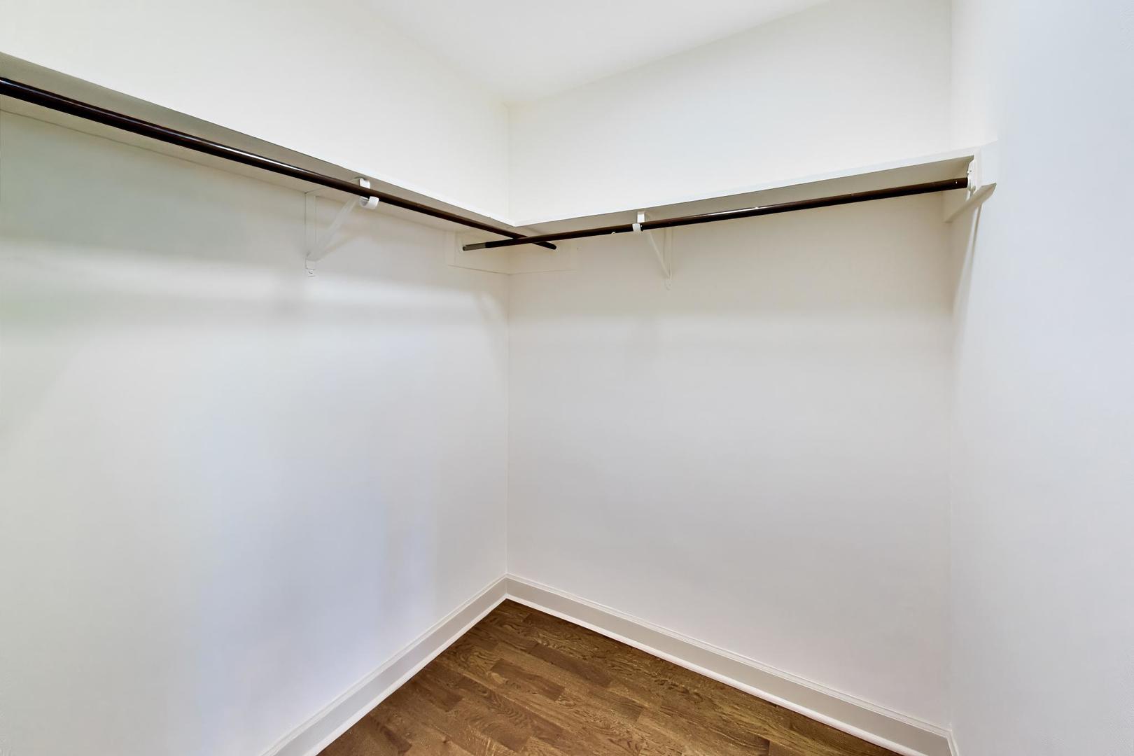 21 W Goethe Street Unit: 10L