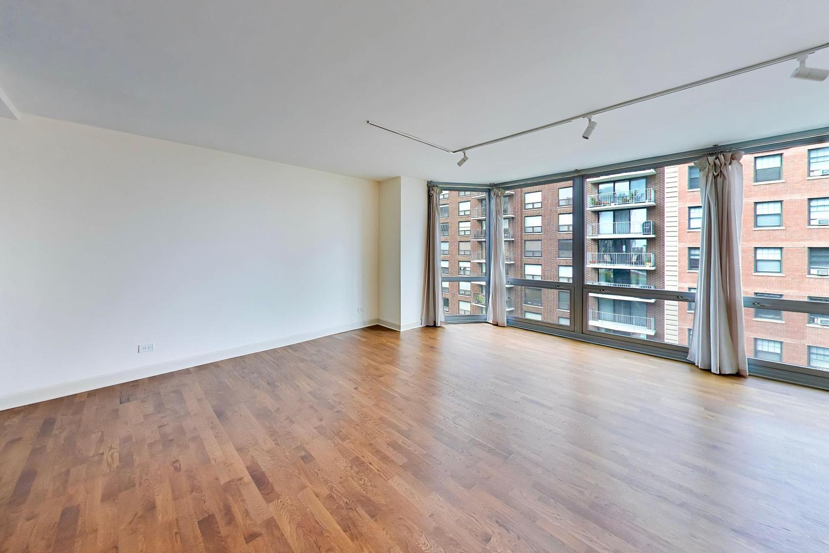 21 W Goethe Street Unit: 10L