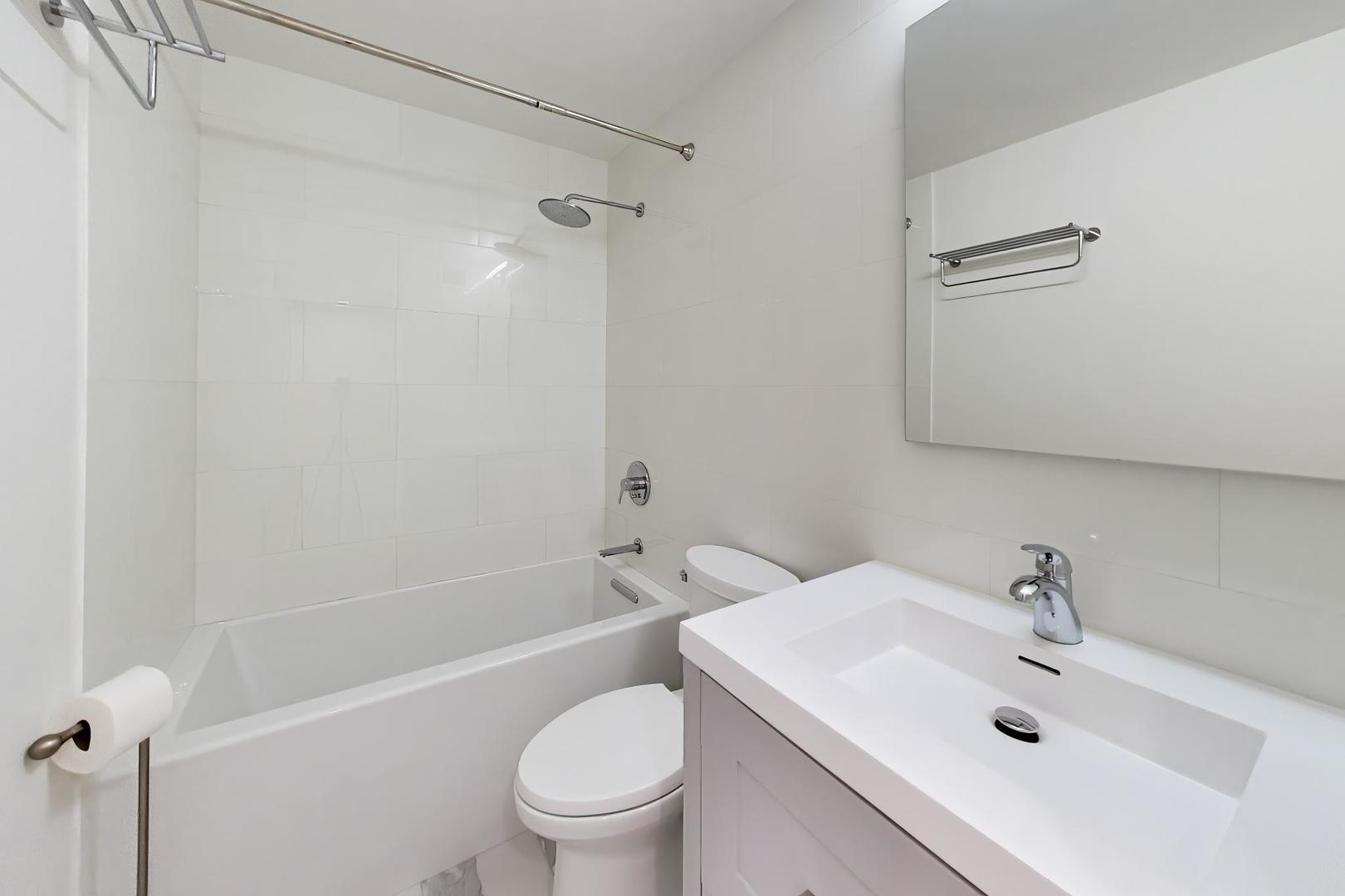 21 W Goethe Street Unit: 10L