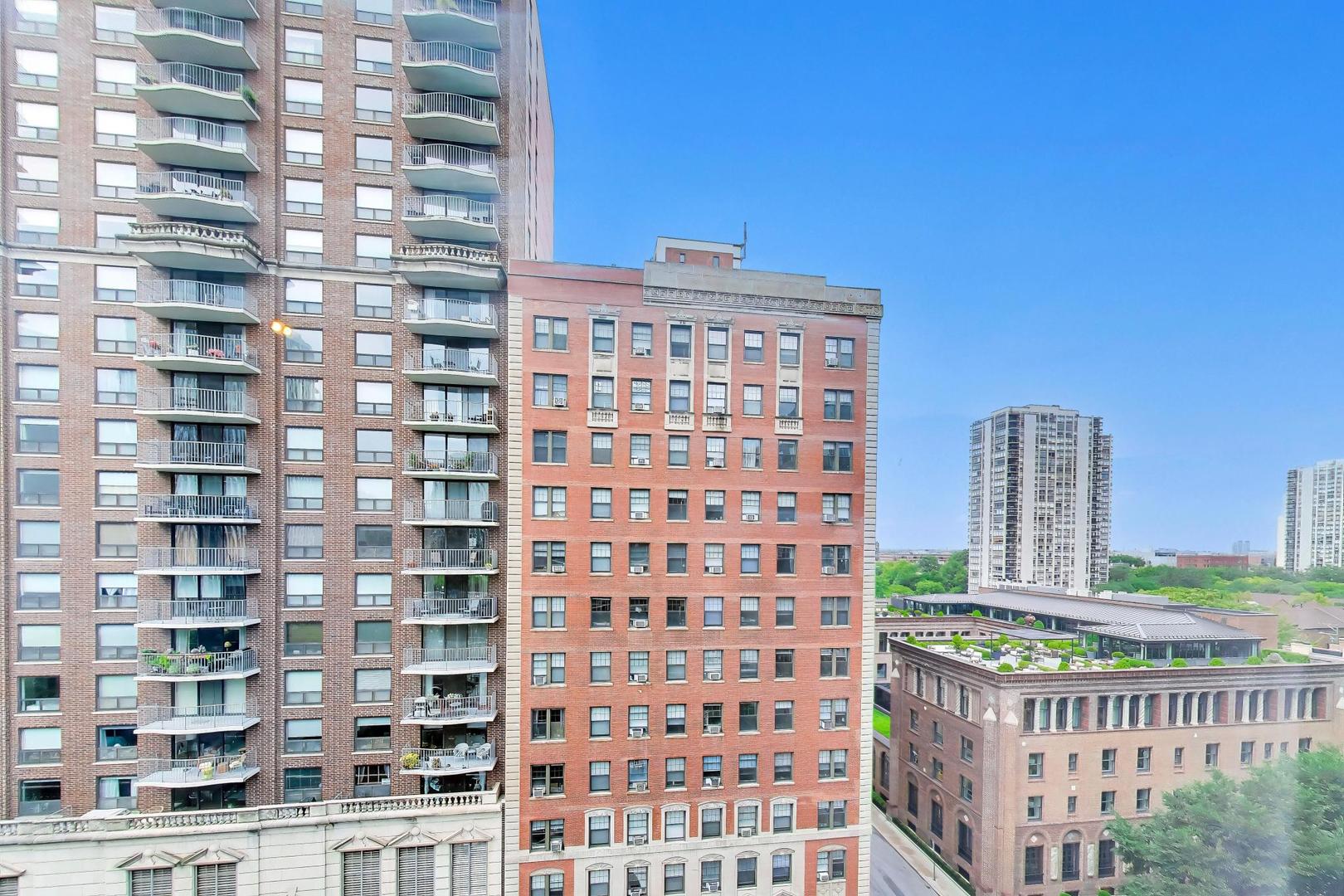 21 W Goethe Street Unit: 10L