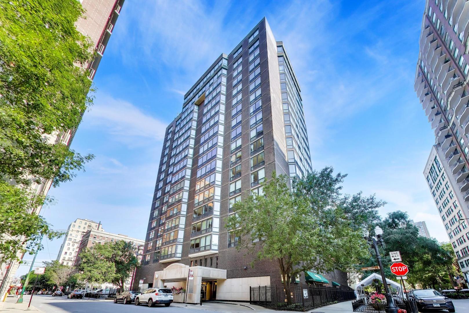 21 W Goethe Street Unit: 10L