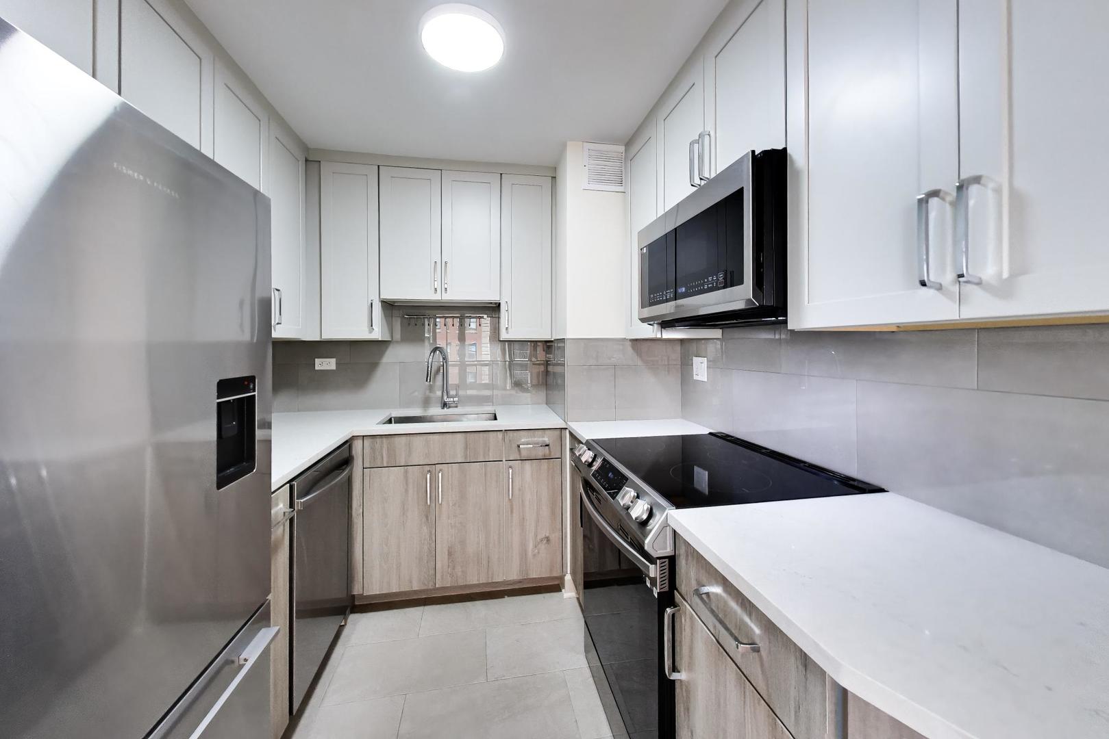 21 W Goethe Street Unit: 10L