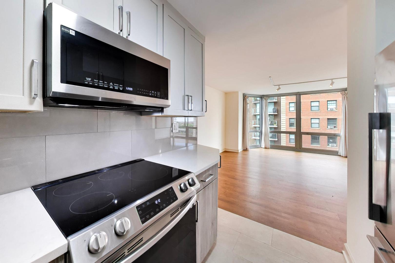 21 W Goethe Street Unit: 10L