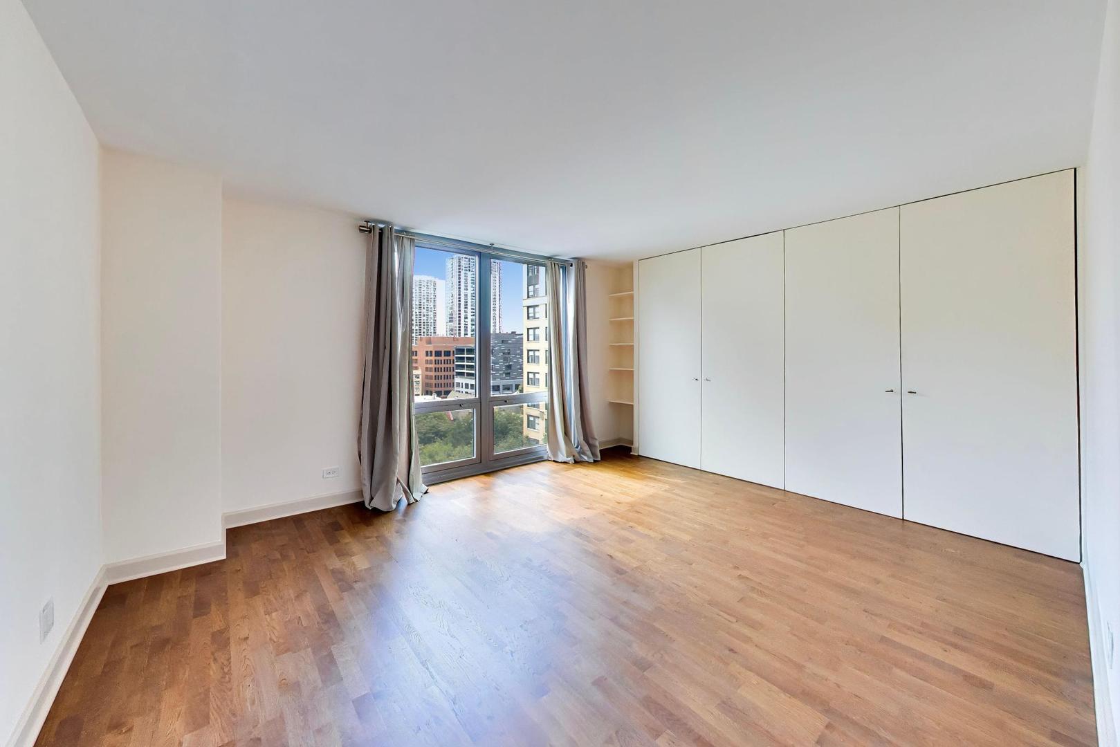 21 W Goethe Street Unit: 10L