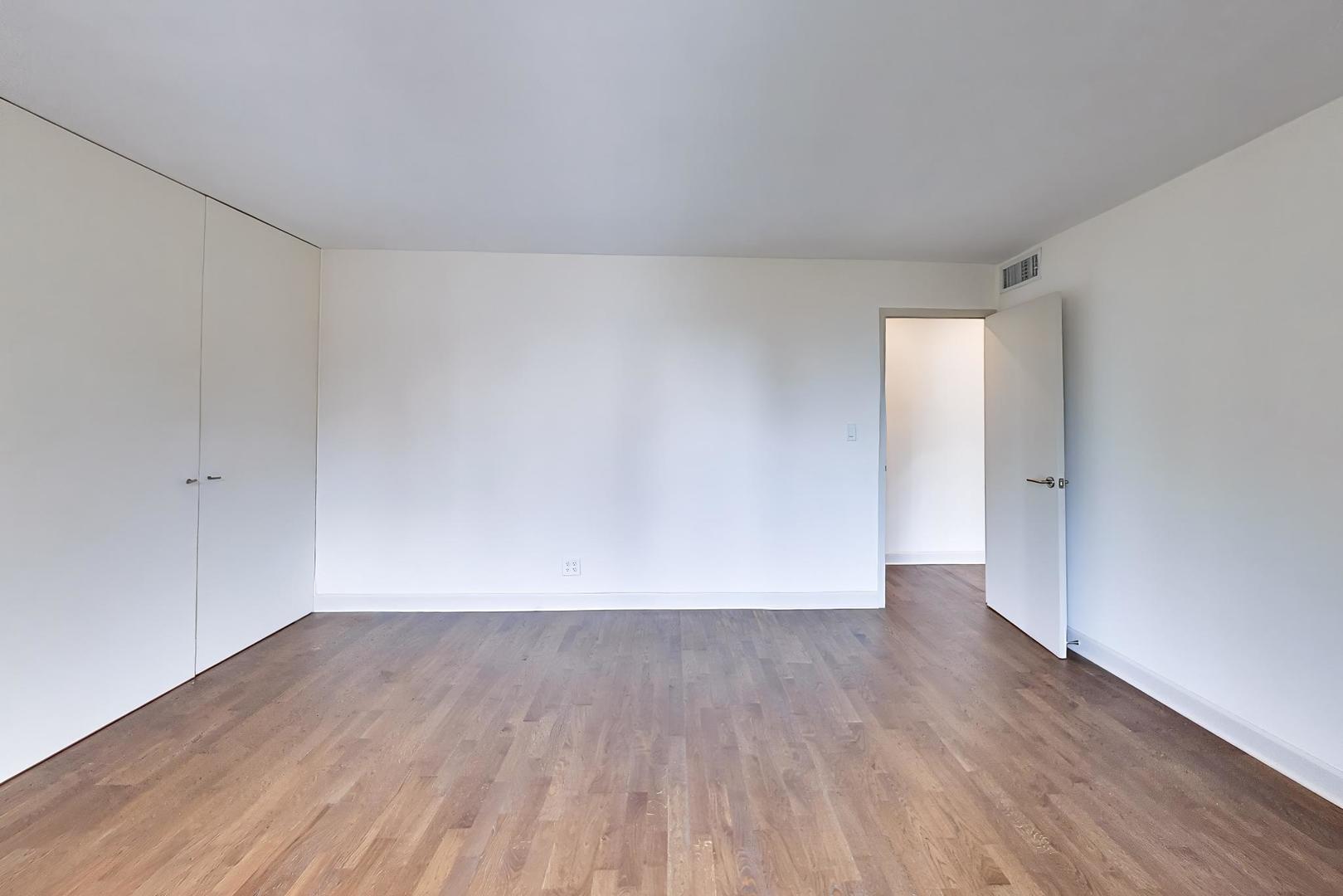 21 W Goethe Street Unit: 10L