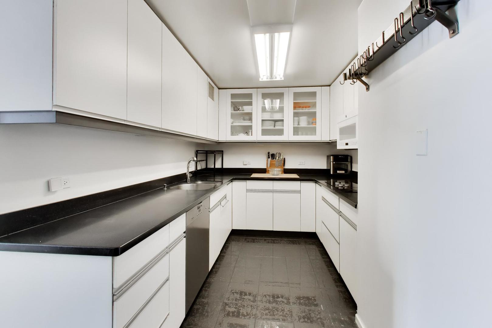 200 E Delaware Place Unit: 26A