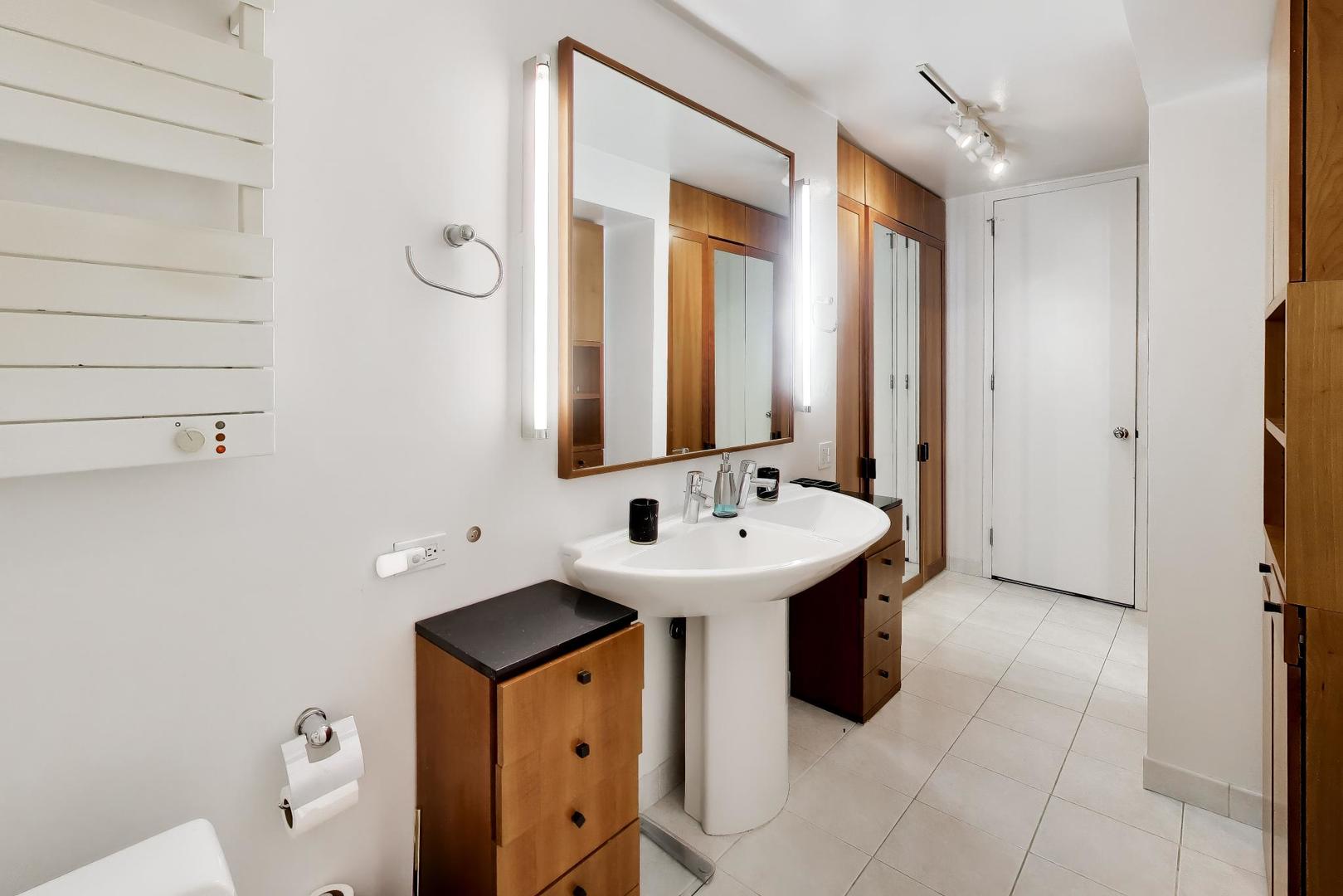 200 E Delaware Place Unit: 26A