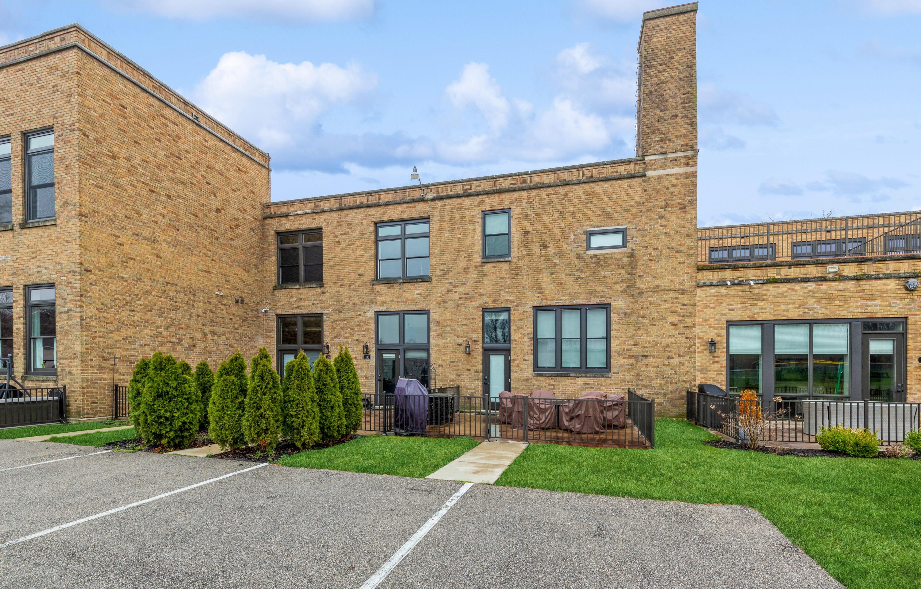 2214 S State Street 107, St. Joseph Unit: 107