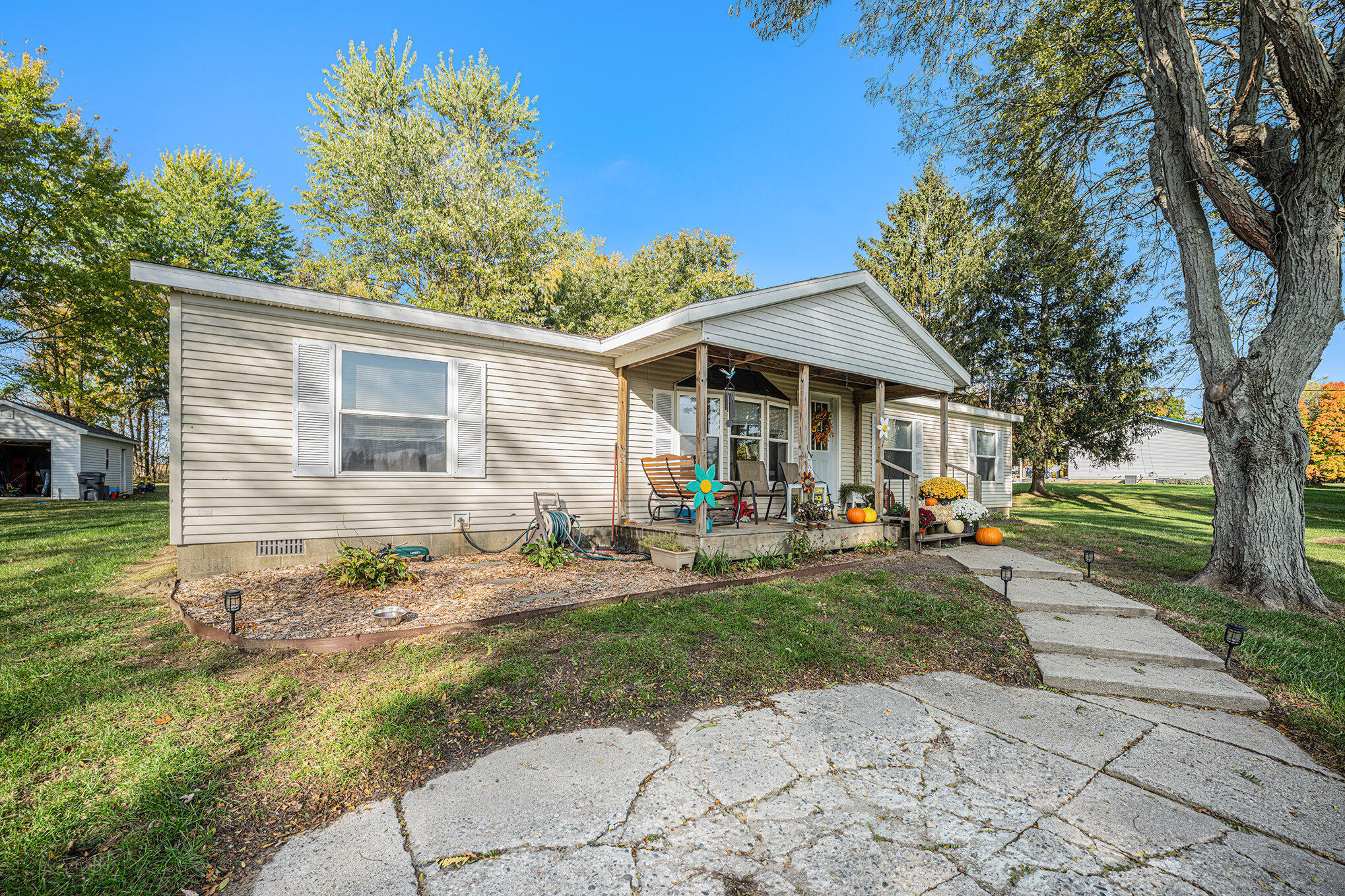 33282 44th Street