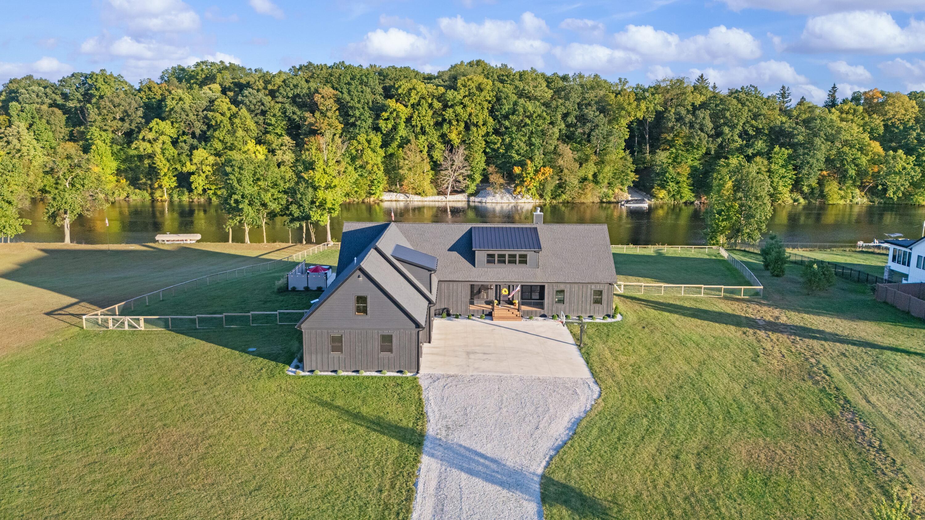 14211 Deer Path