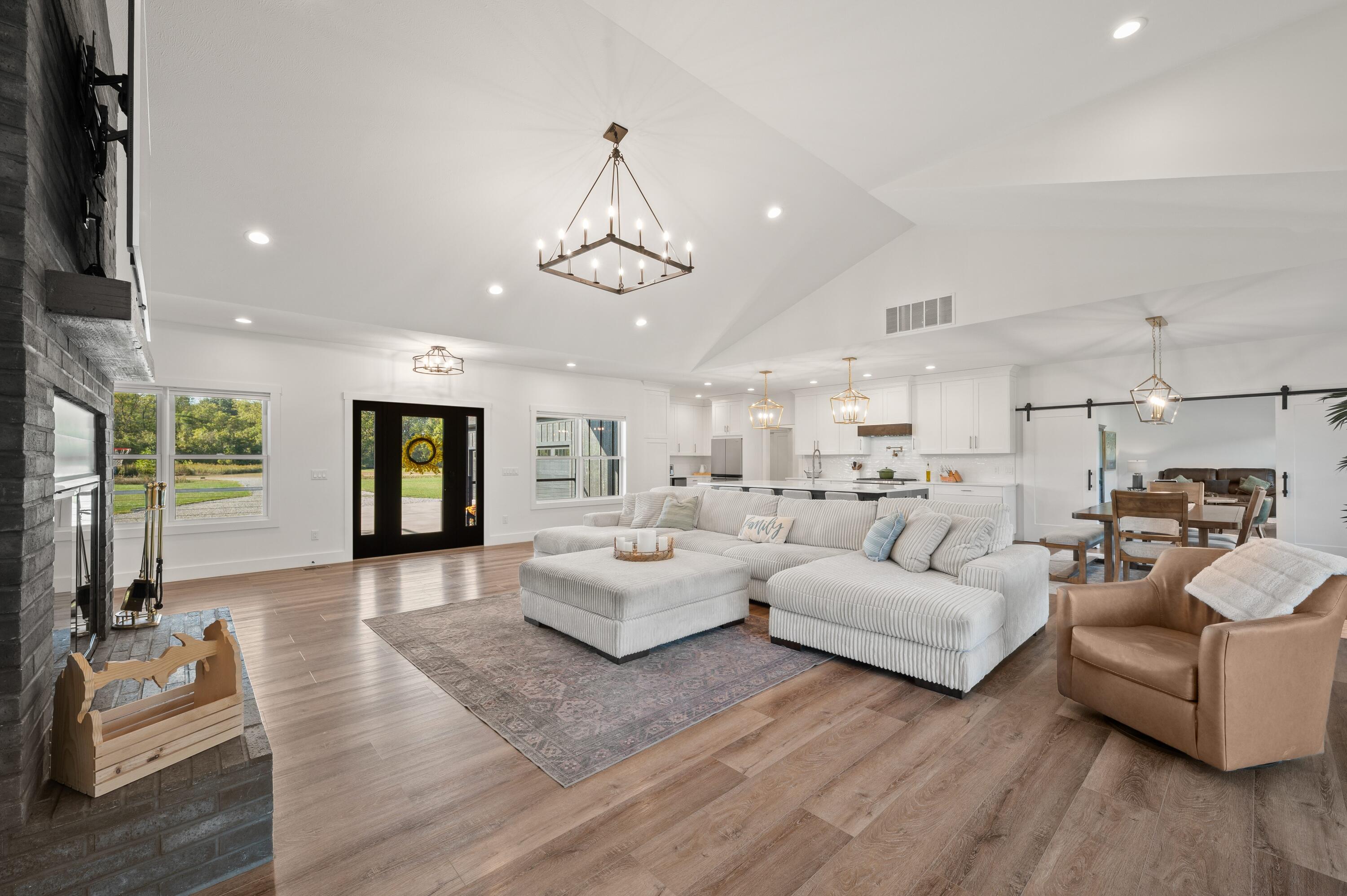 14211 Deer Path