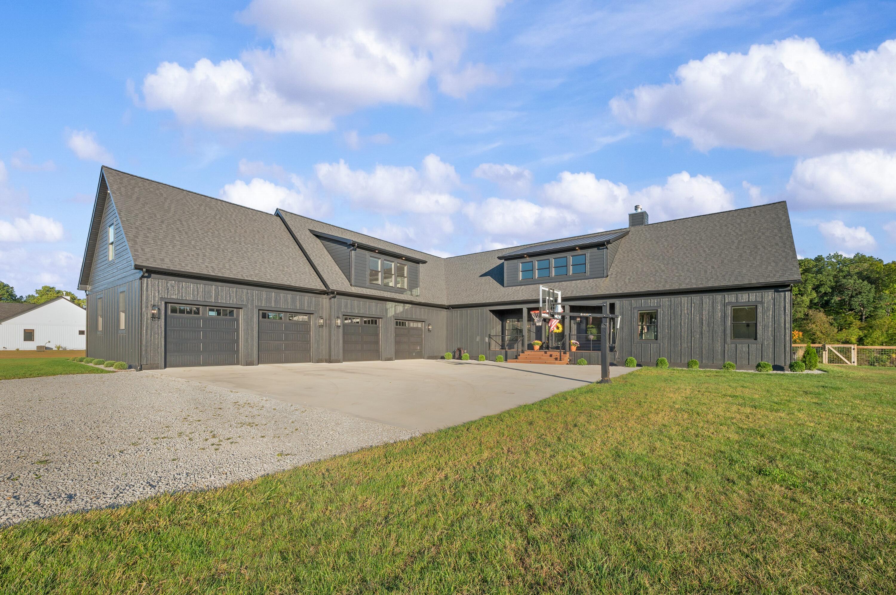 14211 Deer Path