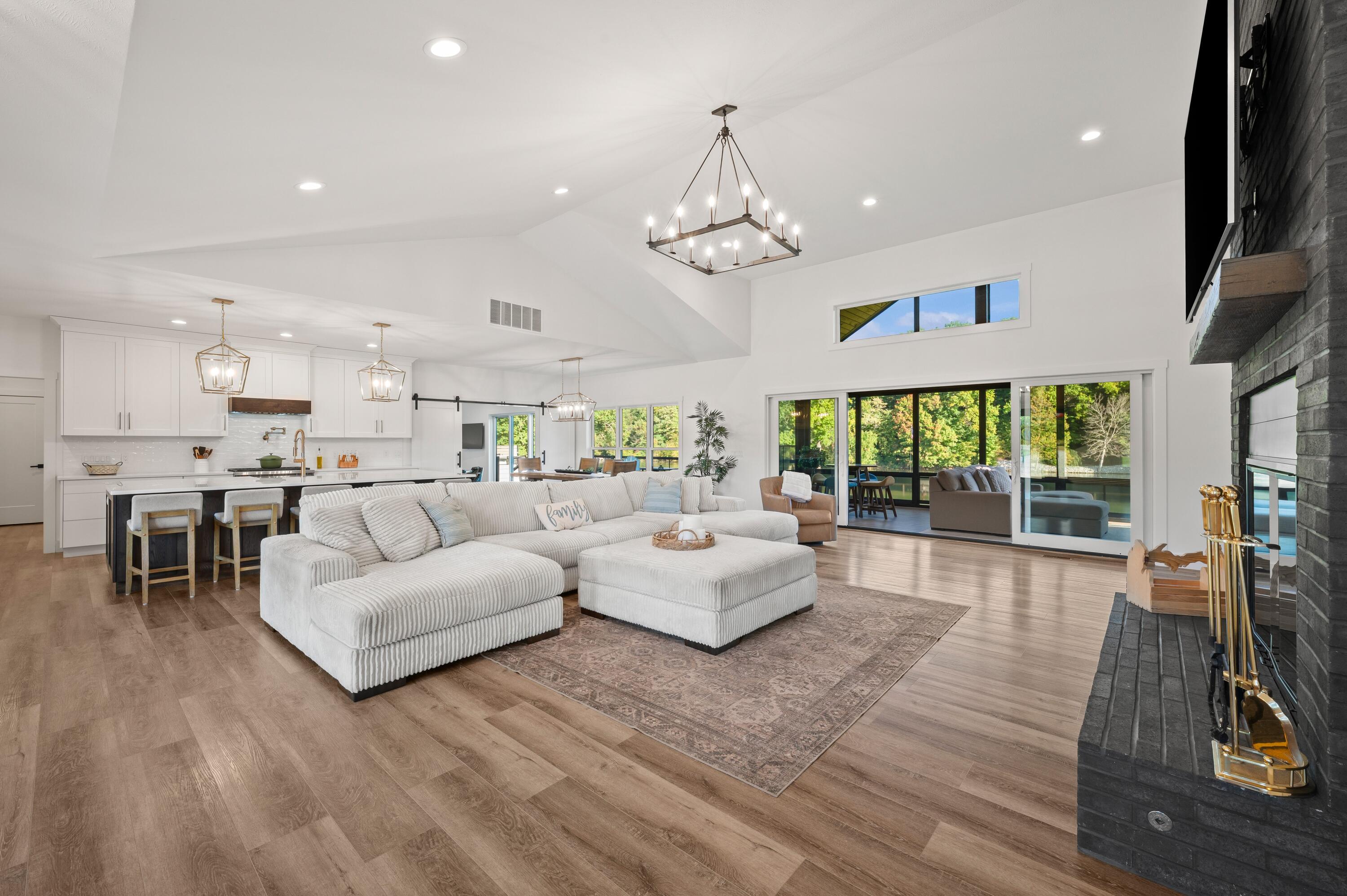 14211 Deer Path