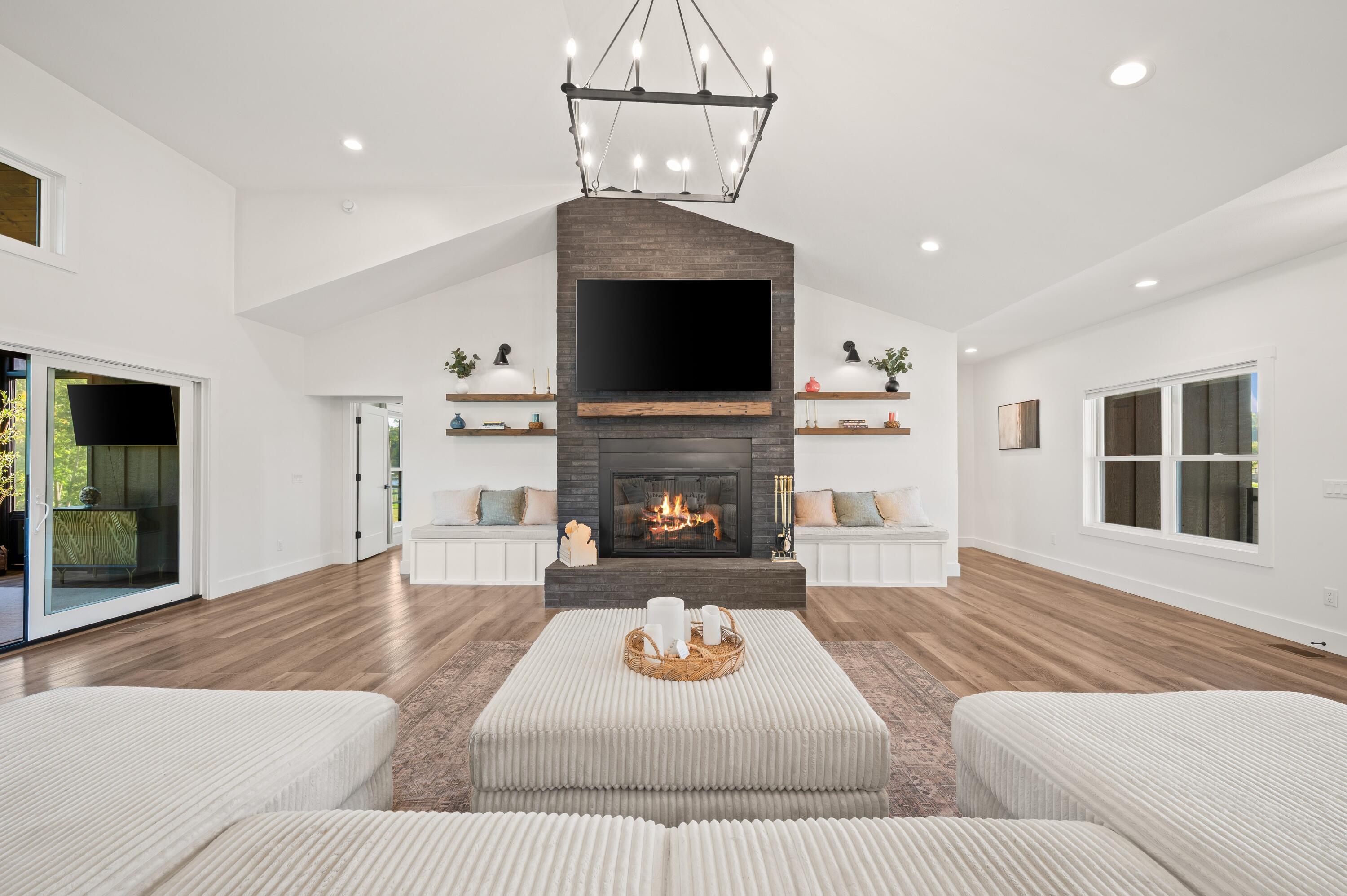 14211 Deer Path