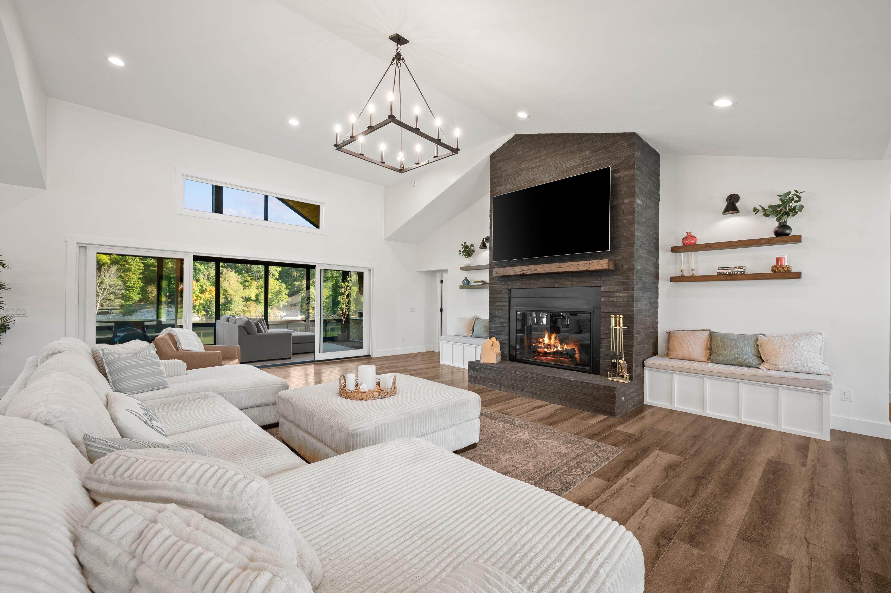 14211 Deer Path