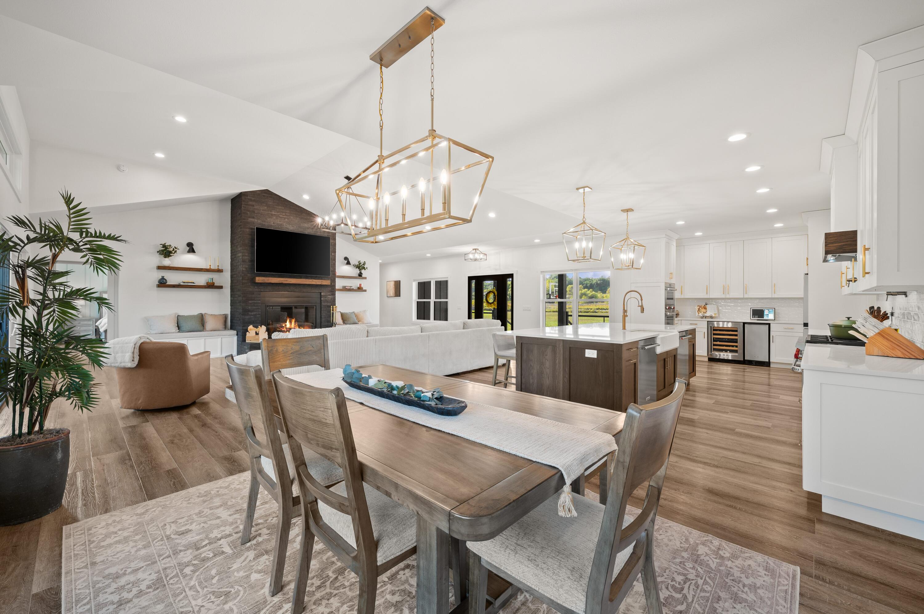 14211 Deer Path