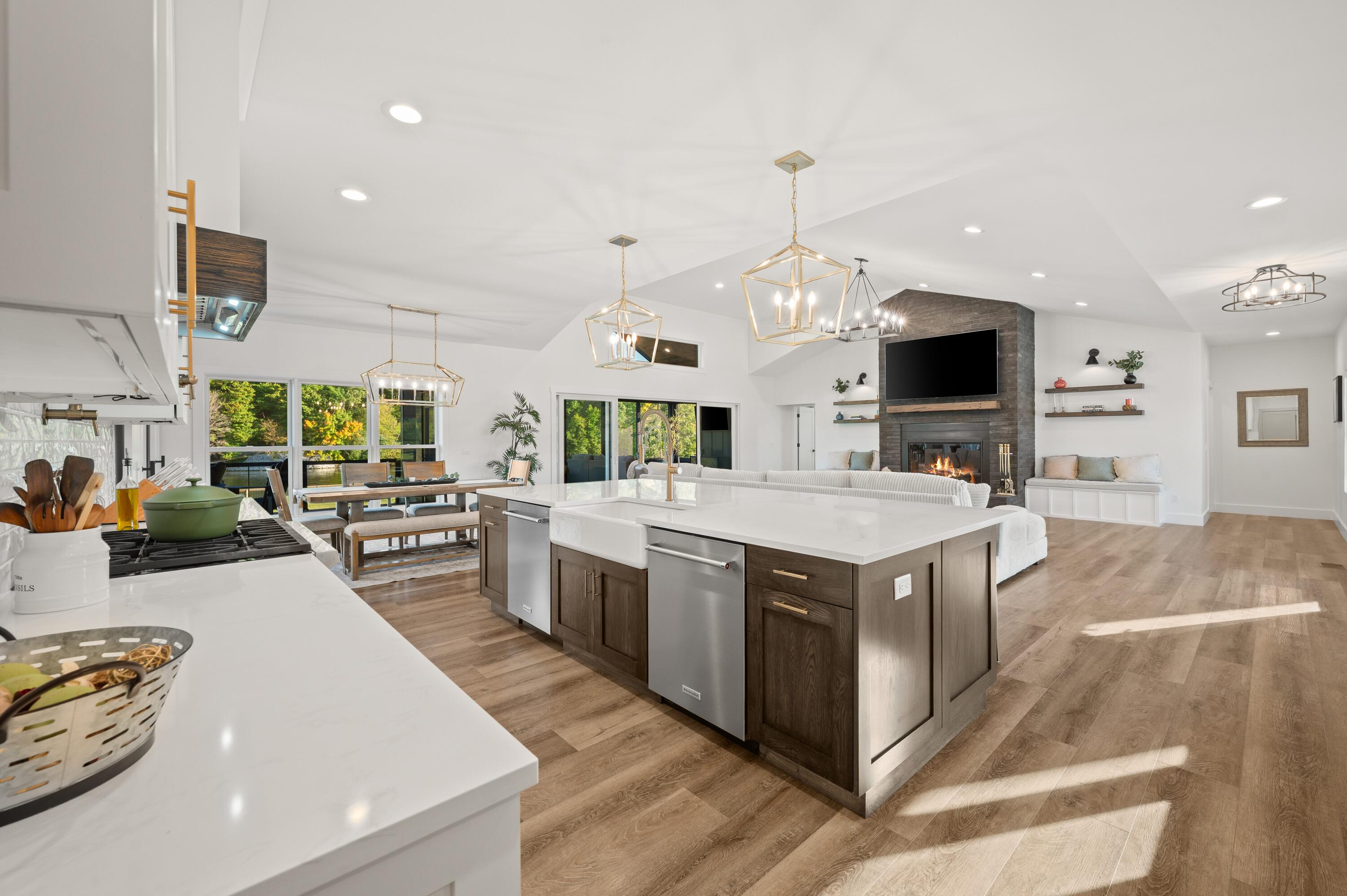 14211 Deer Path