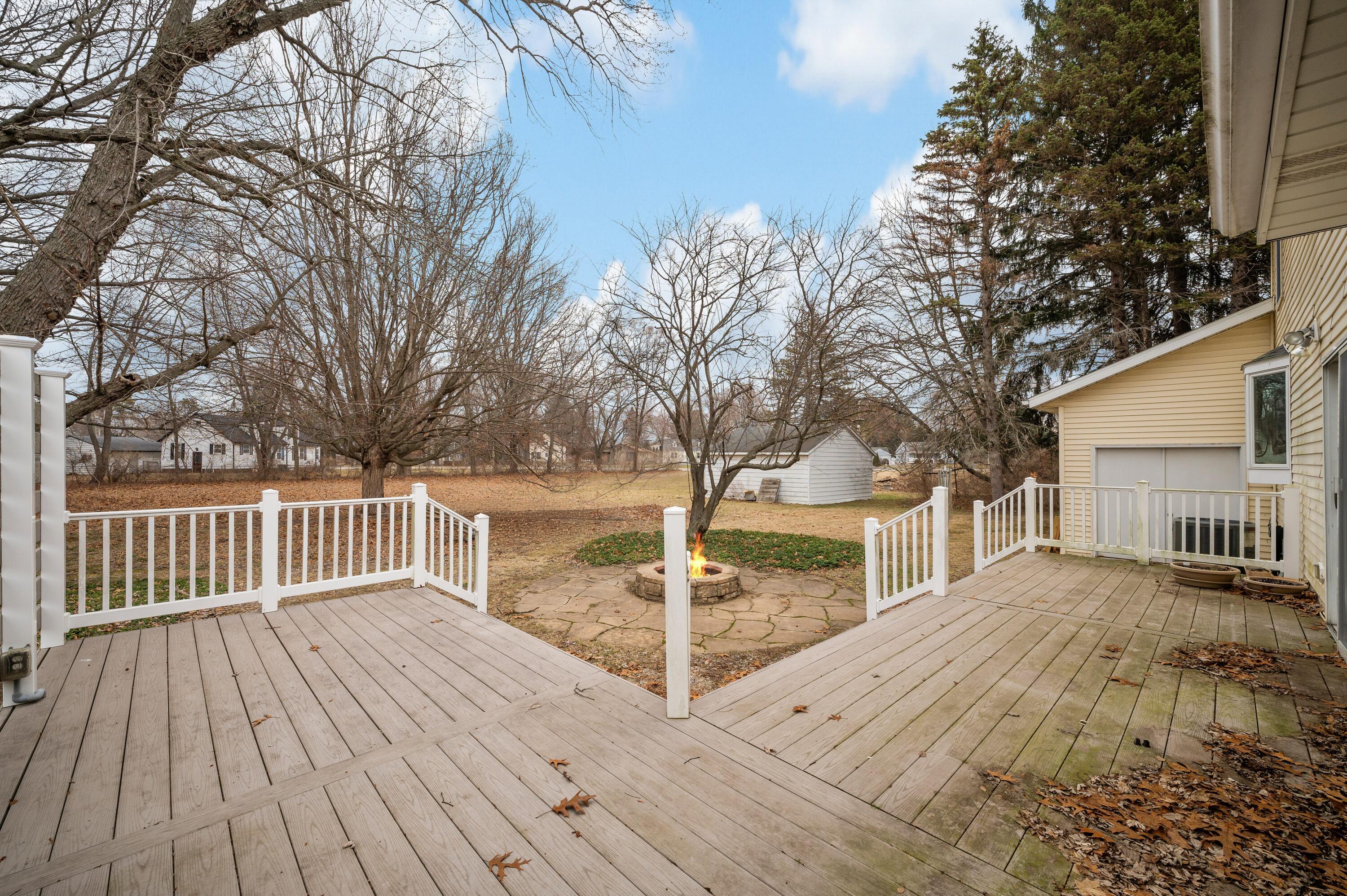765 Oakridge Road, St. Joseph