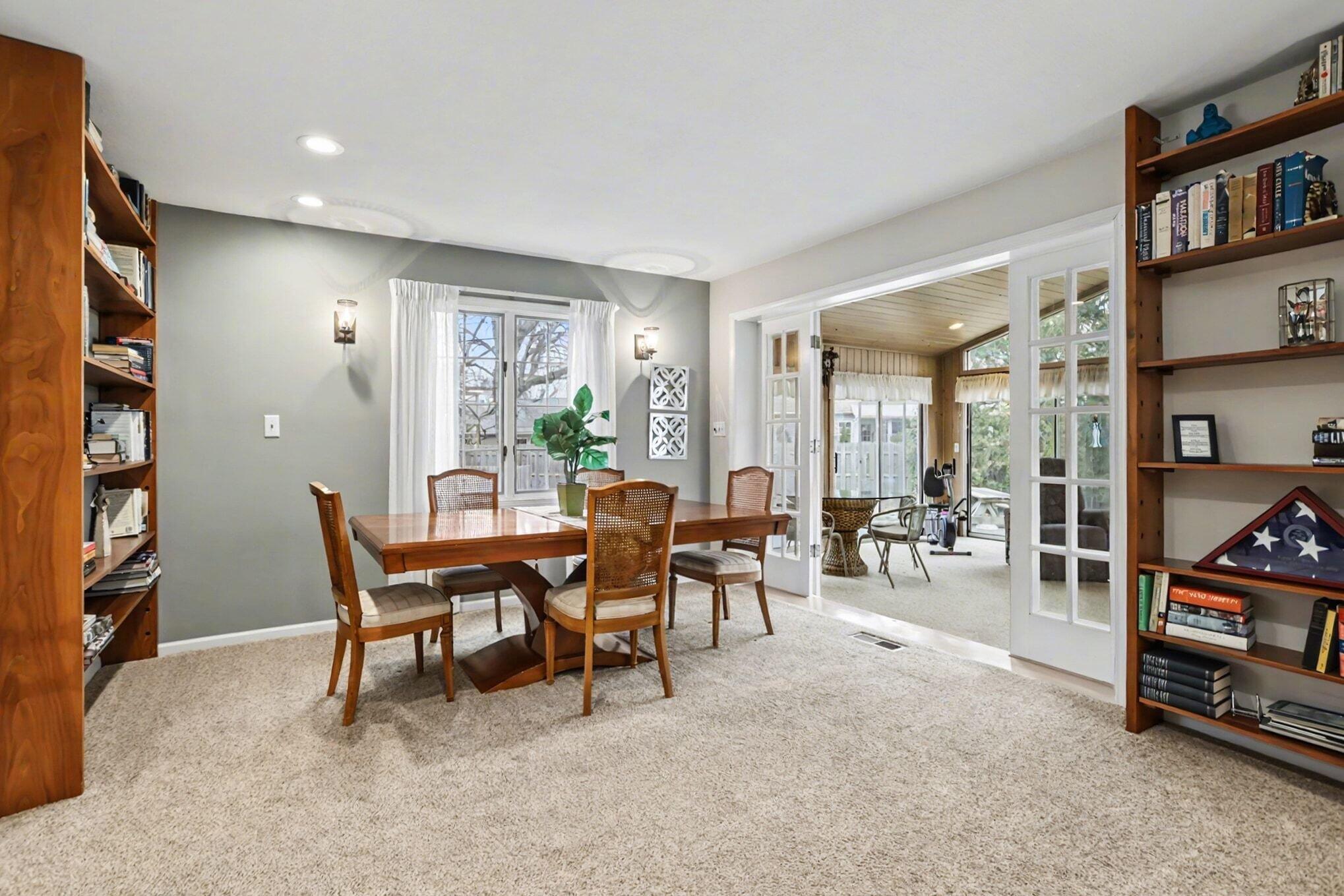 422 Briar Court, St. Joseph