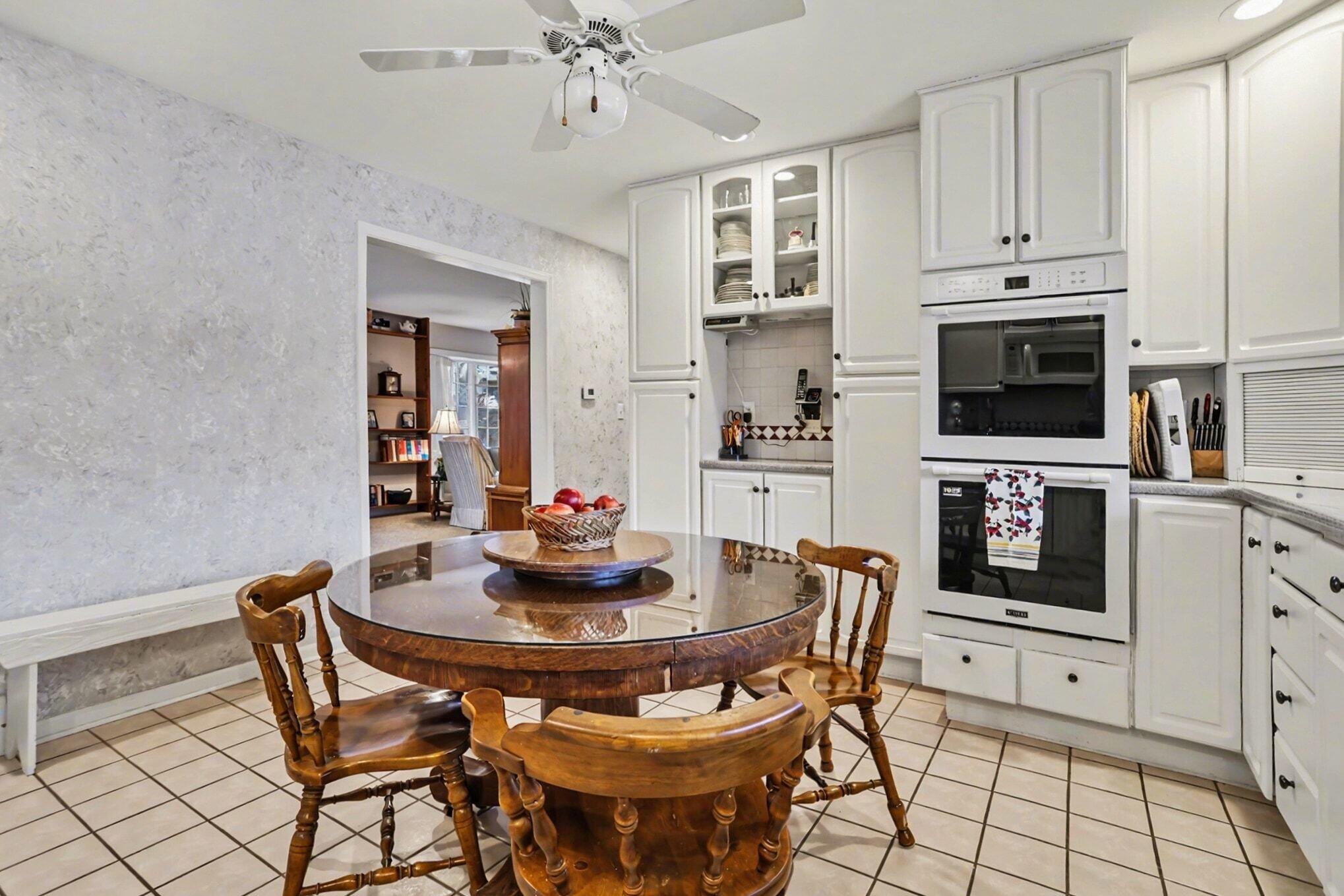 422 Briar Court, St. Joseph