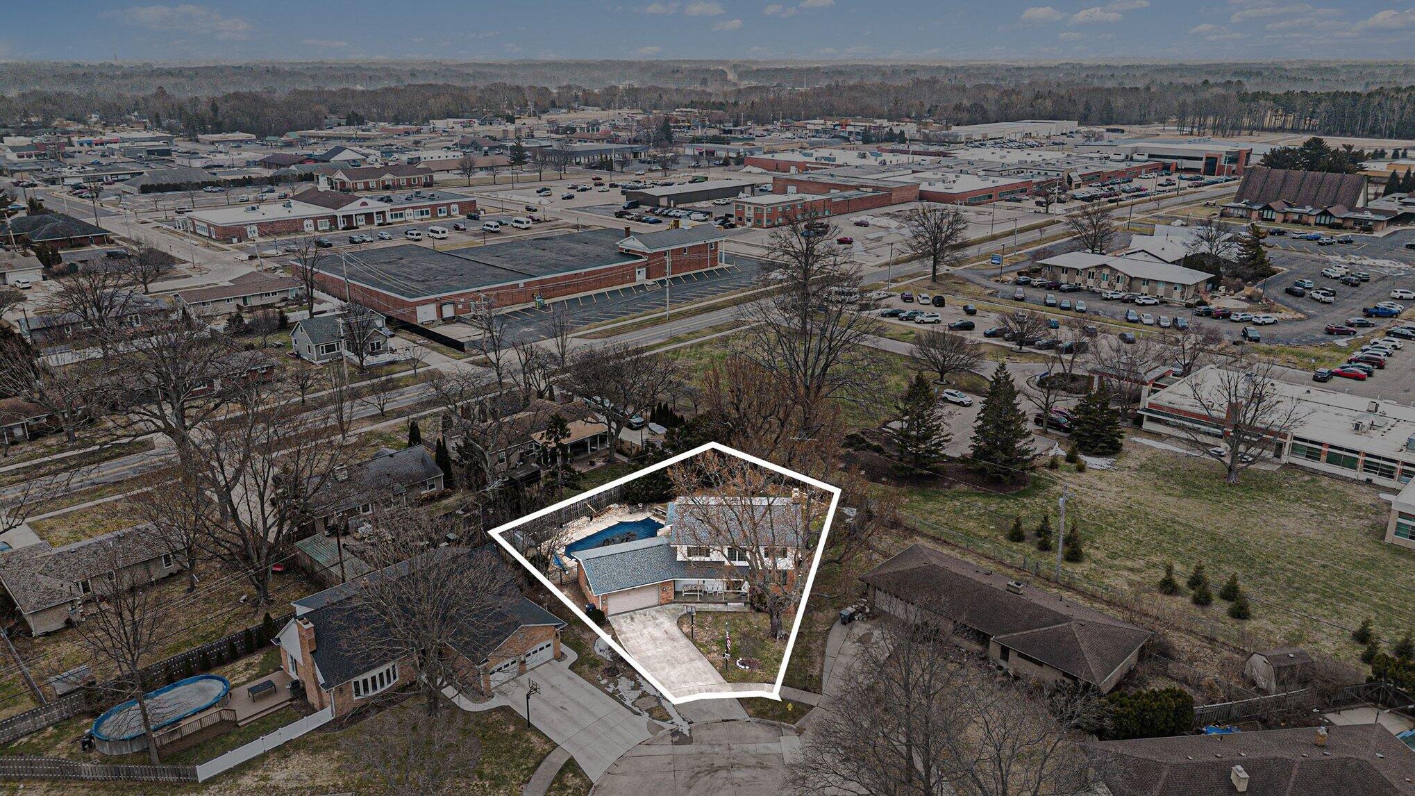 422 Briar Court, St. Joseph