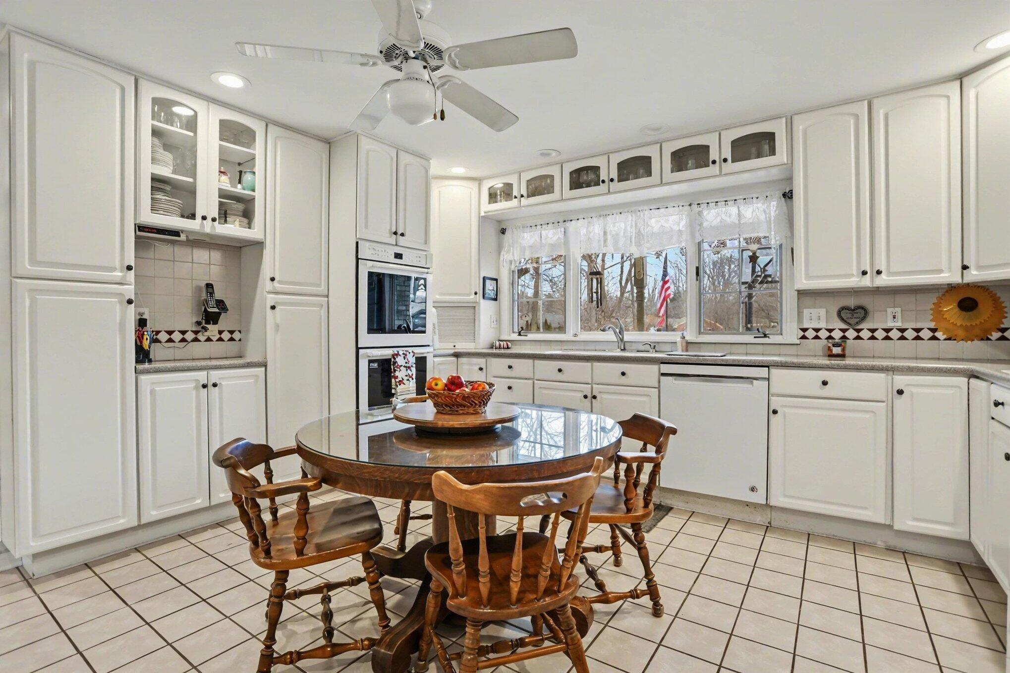 422 Briar Court, St. Joseph