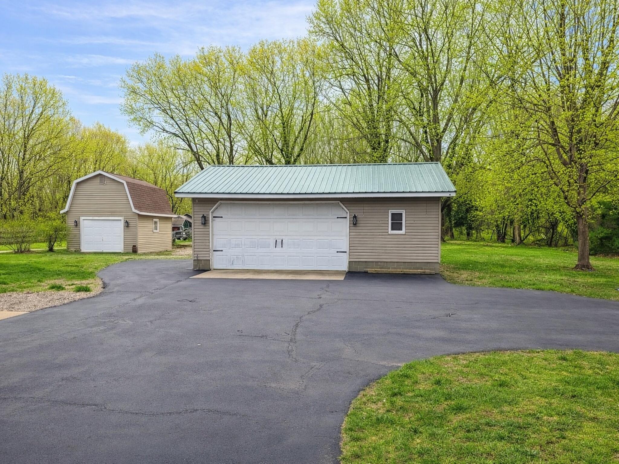 2844 W Glenlord Road