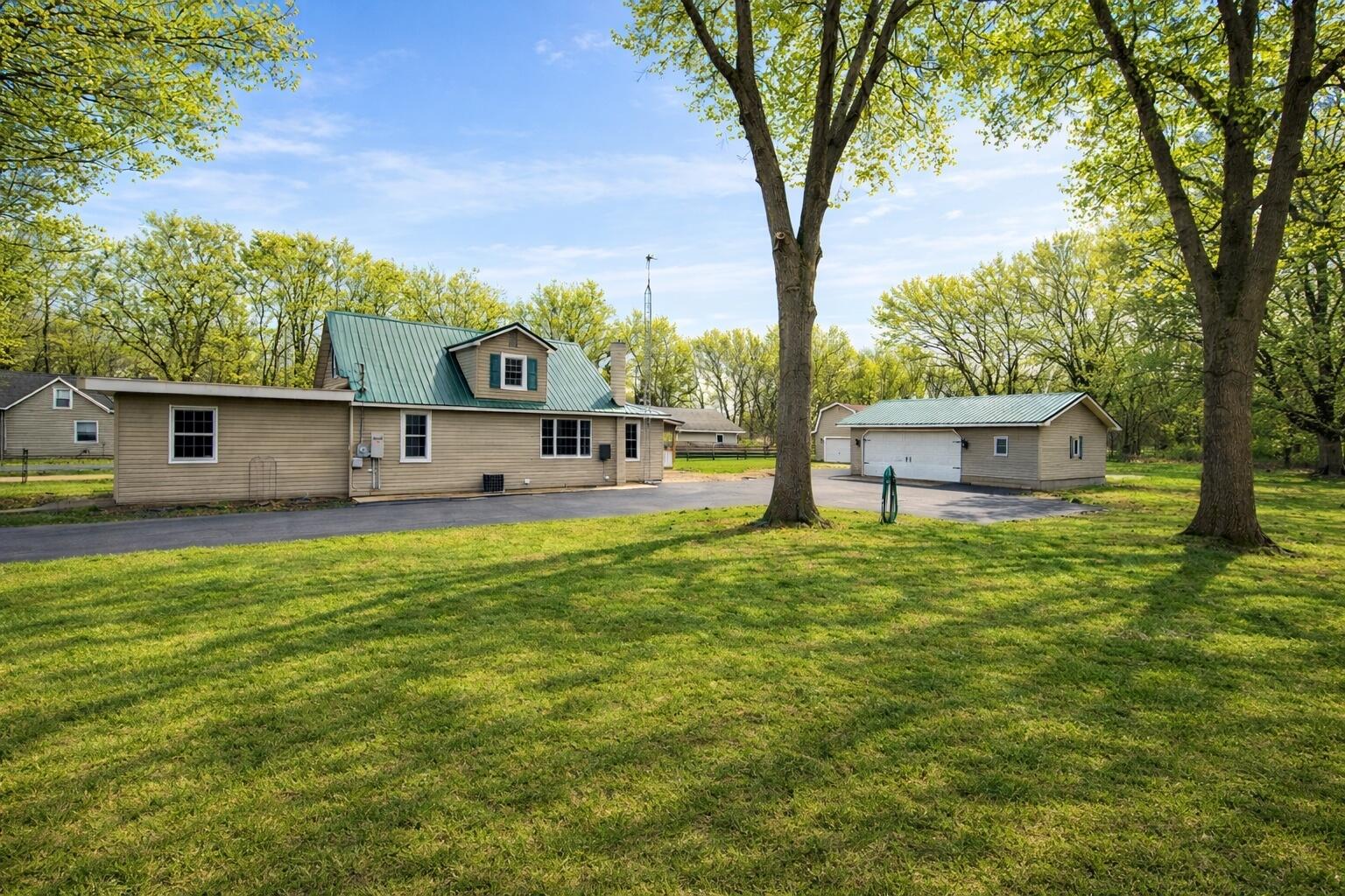 2844 W Glenlord Road