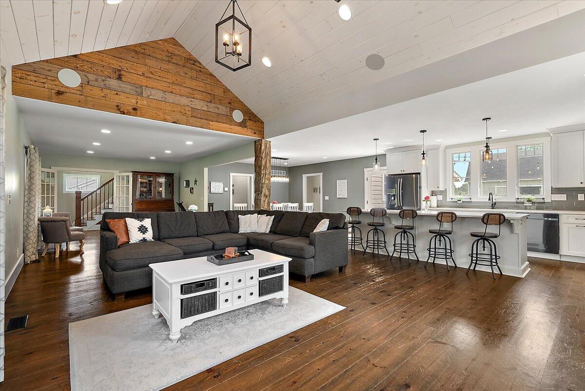 8351 Jericho Road