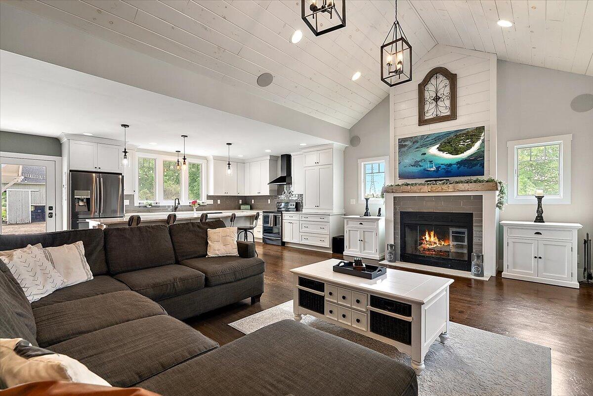 8351 Jericho Road