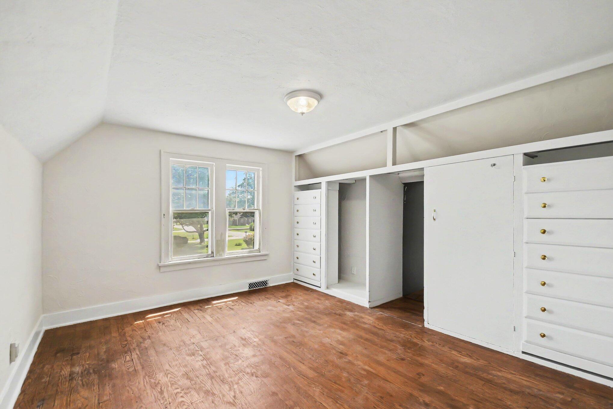 1549 Broadway