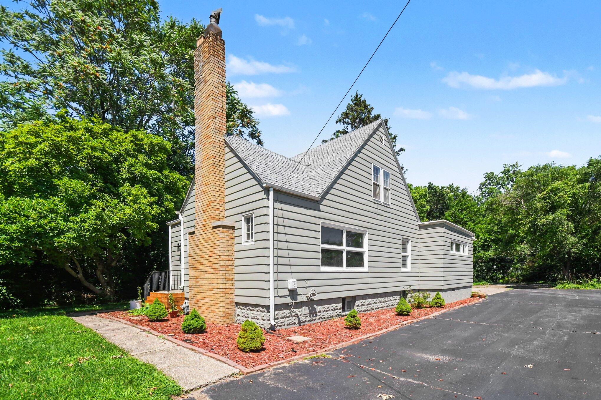 1549 Broadway